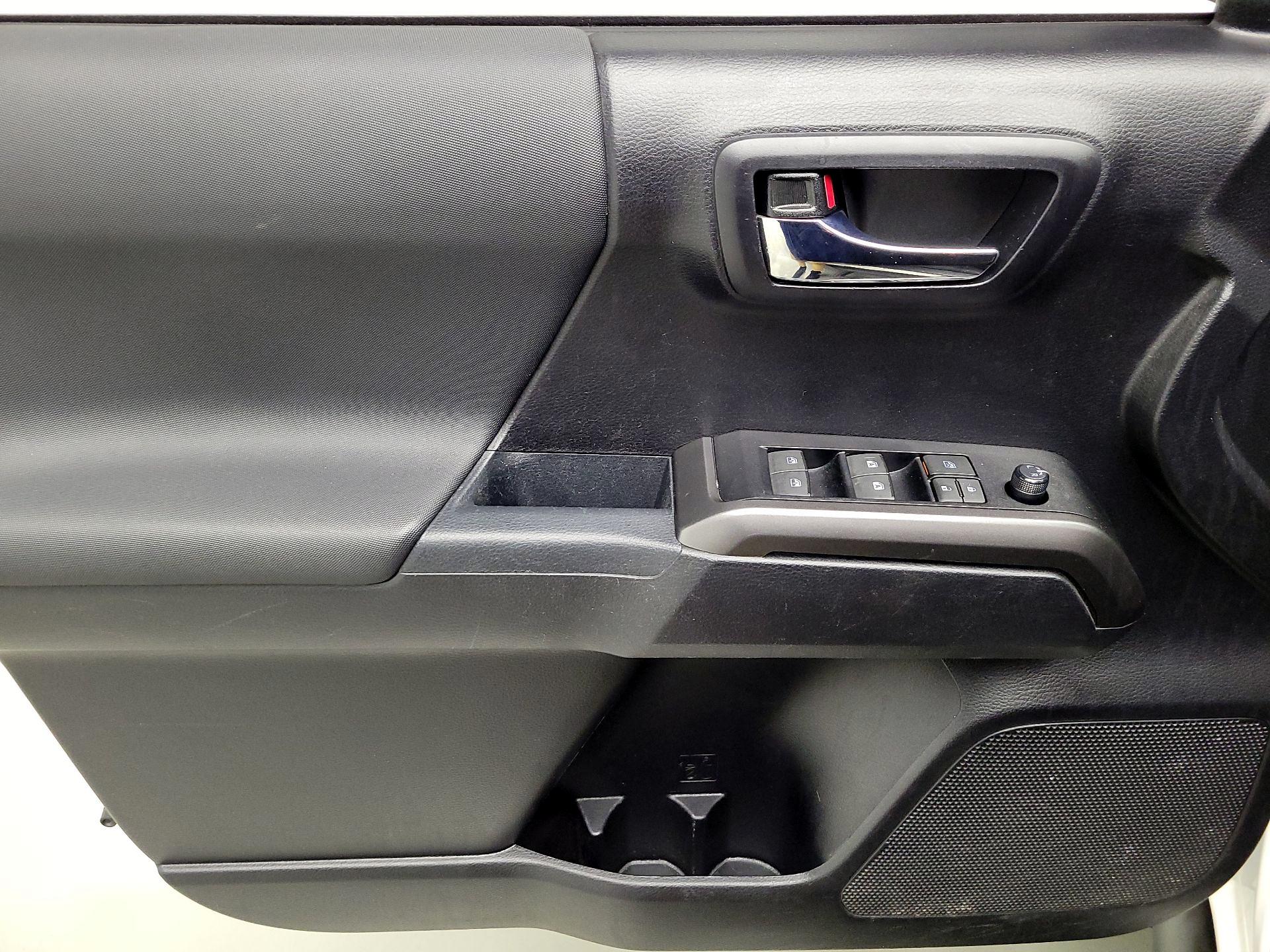 Thumbnail: 2021 Toyota Tacoma - 12