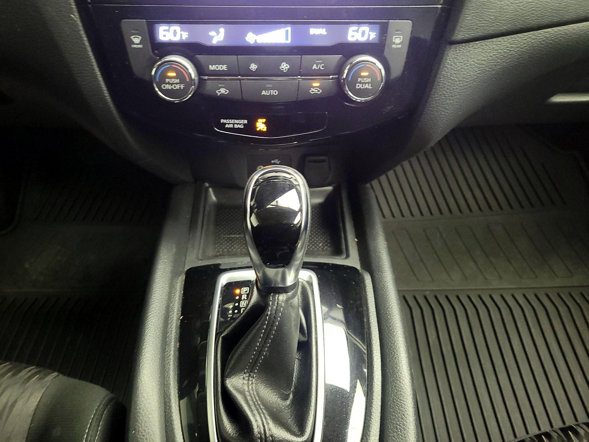 Thumbnail: 2018 Nissan Rogue - 16