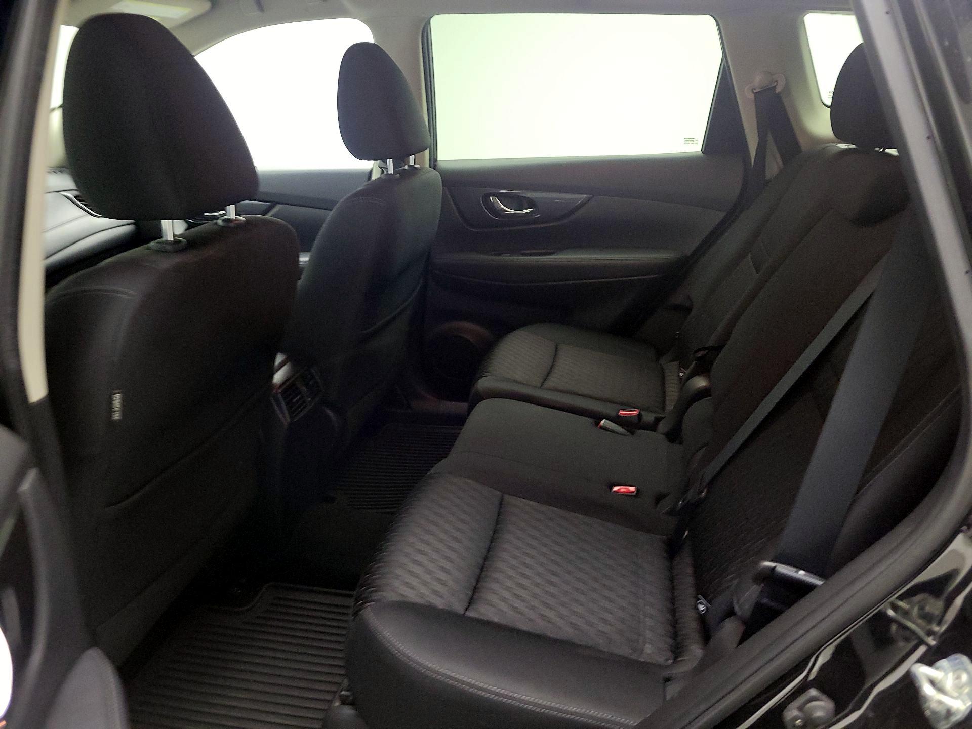 Thumbnail: 2018 Nissan Rogue - 17