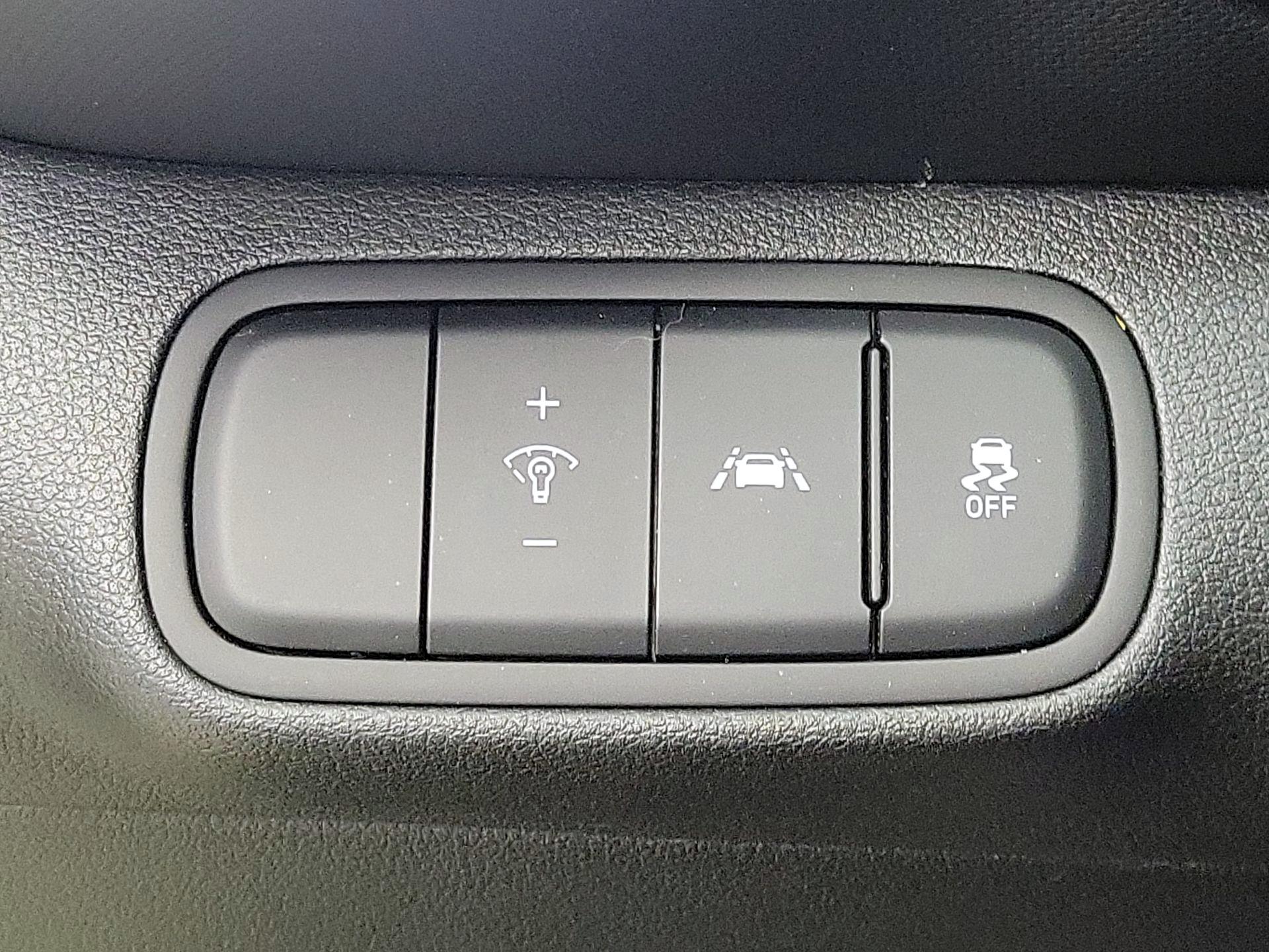 Thumbnail: 2021 Hyundai Venue - 13