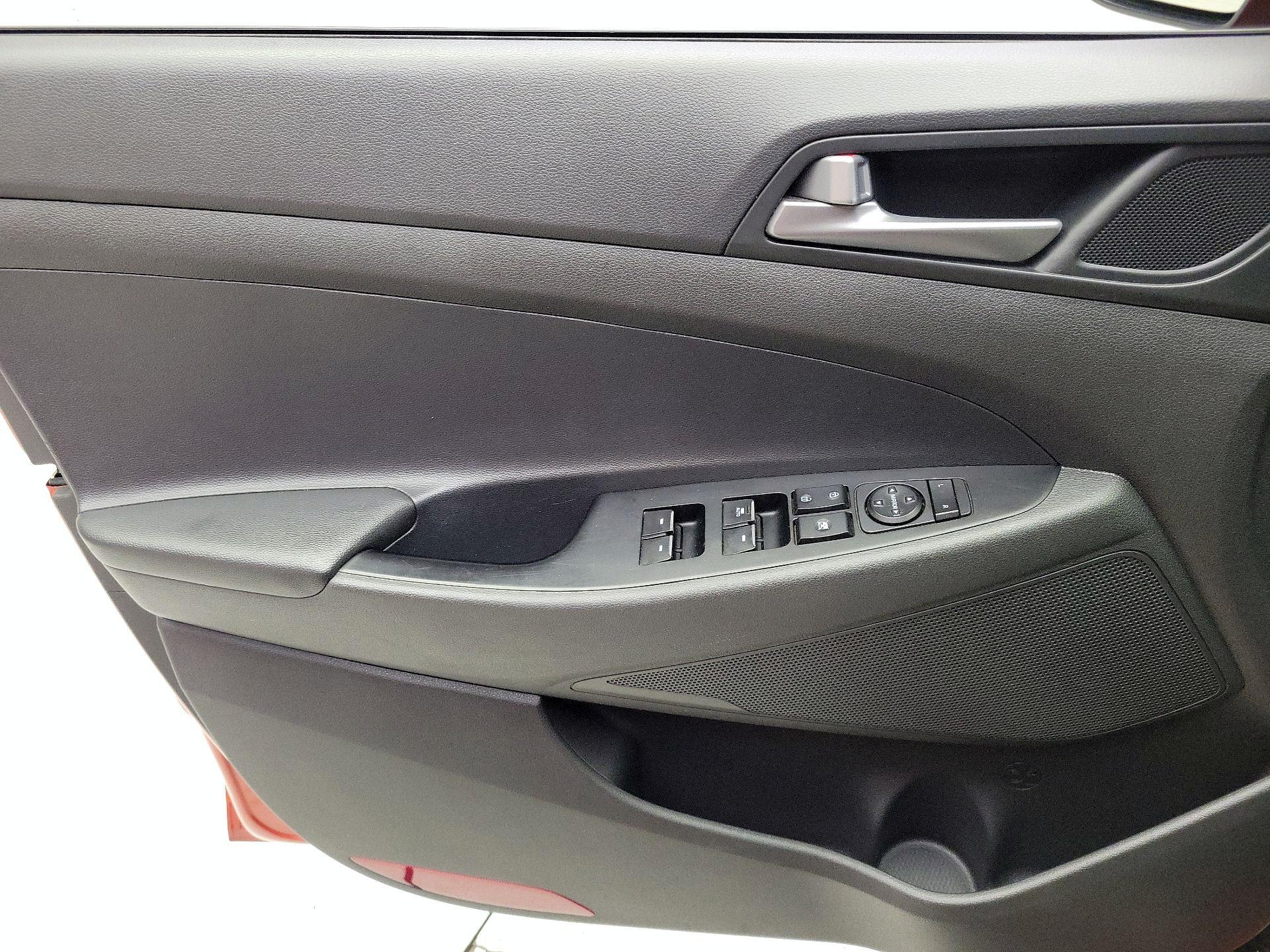 Thumbnail: 2016 Hyundai Tucson - 10