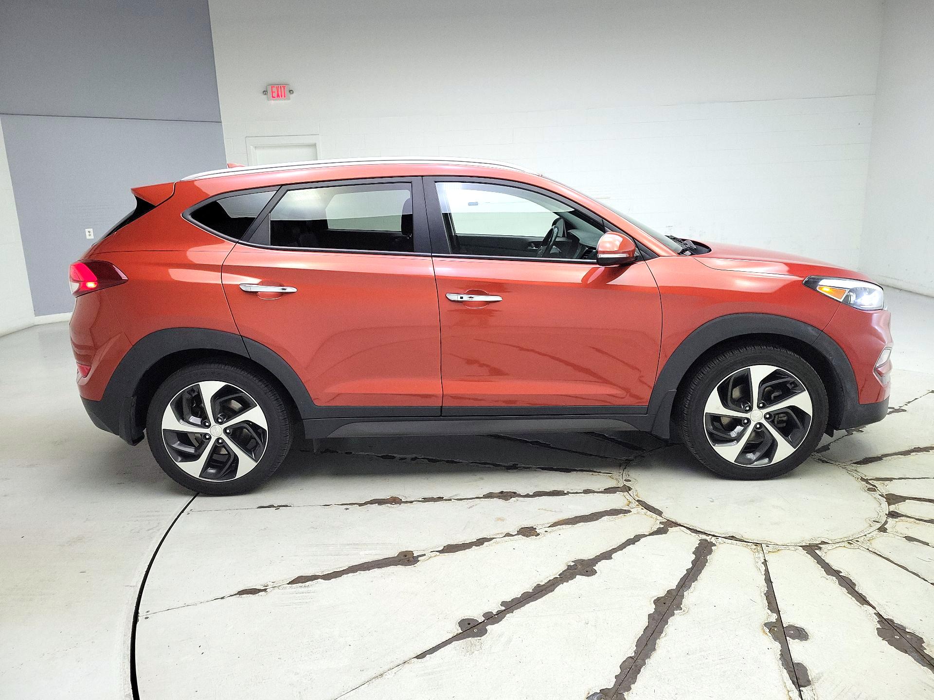 Thumbnail: 2016 Hyundai Tucson - 4