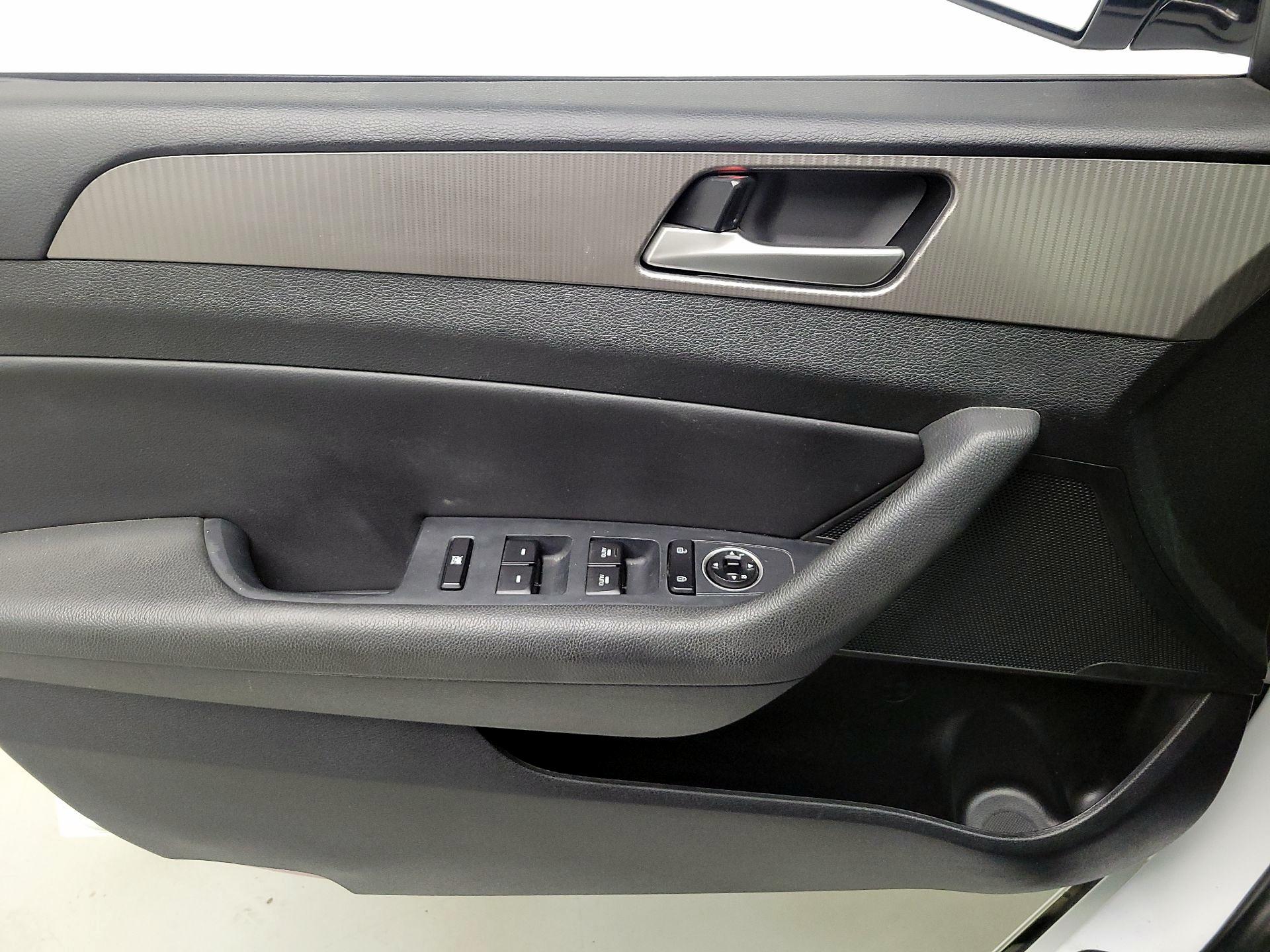 Thumbnail: 2018 Hyundai Sonata - 12