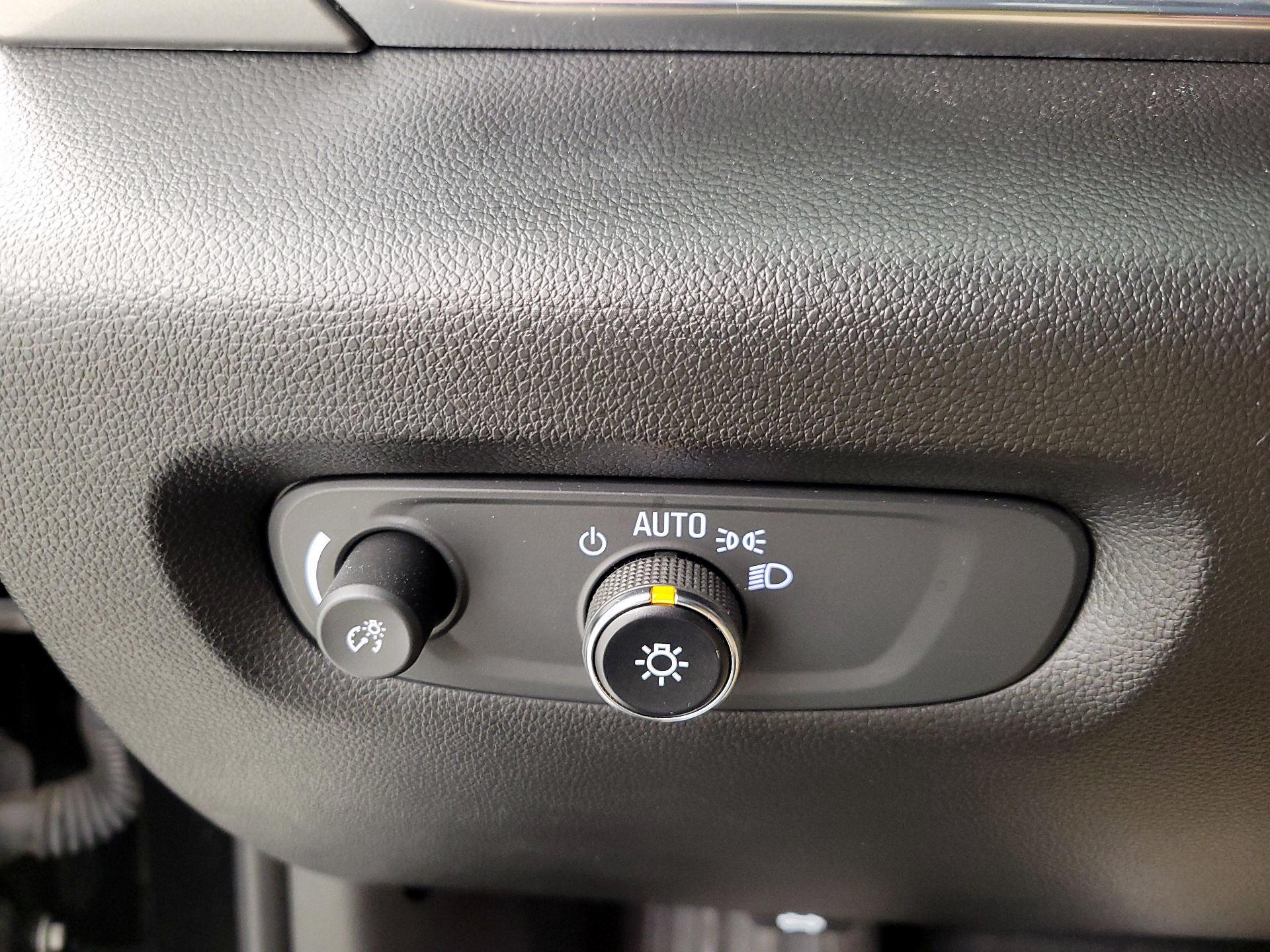 Thumbnail: 2023 Chevrolet Traverse - 13