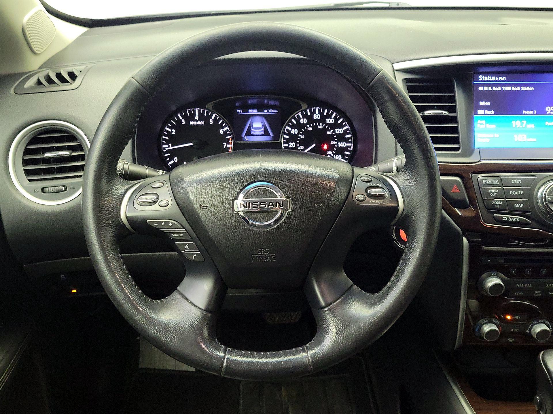 Thumbnail: 2015 Nissan Pathfinder - 10