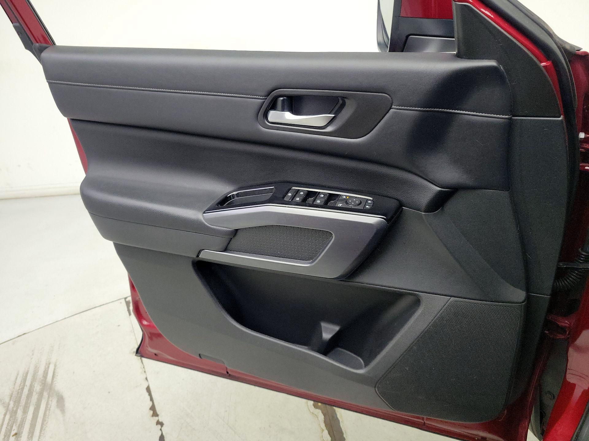 Thumbnail: 2023 Nissan Pathfinder - 12