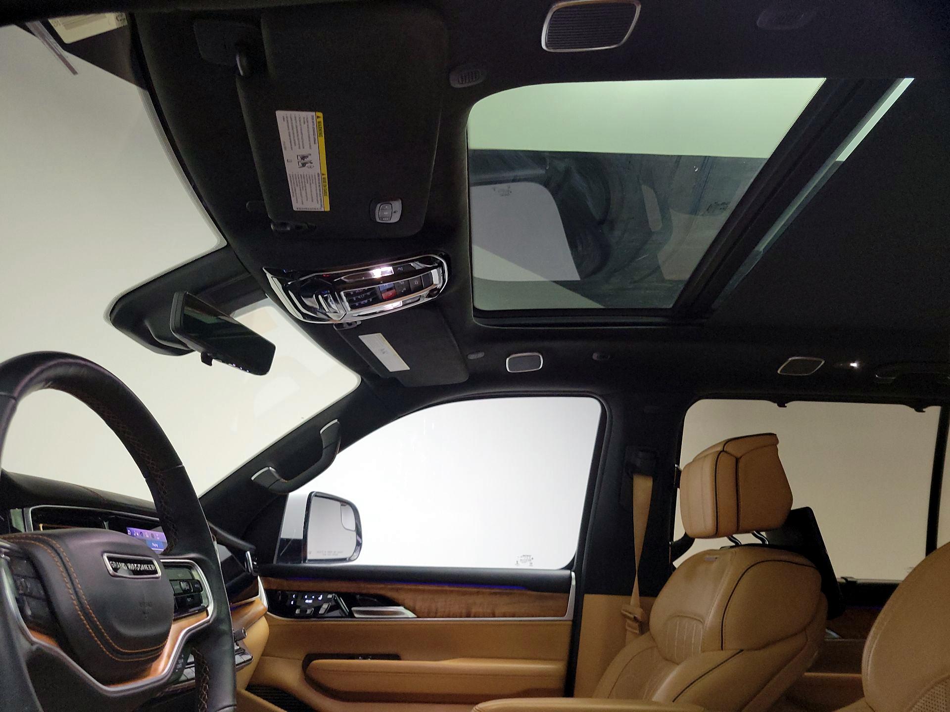 Thumbnail: 2022 Jeep Grand Wagoneer - 20