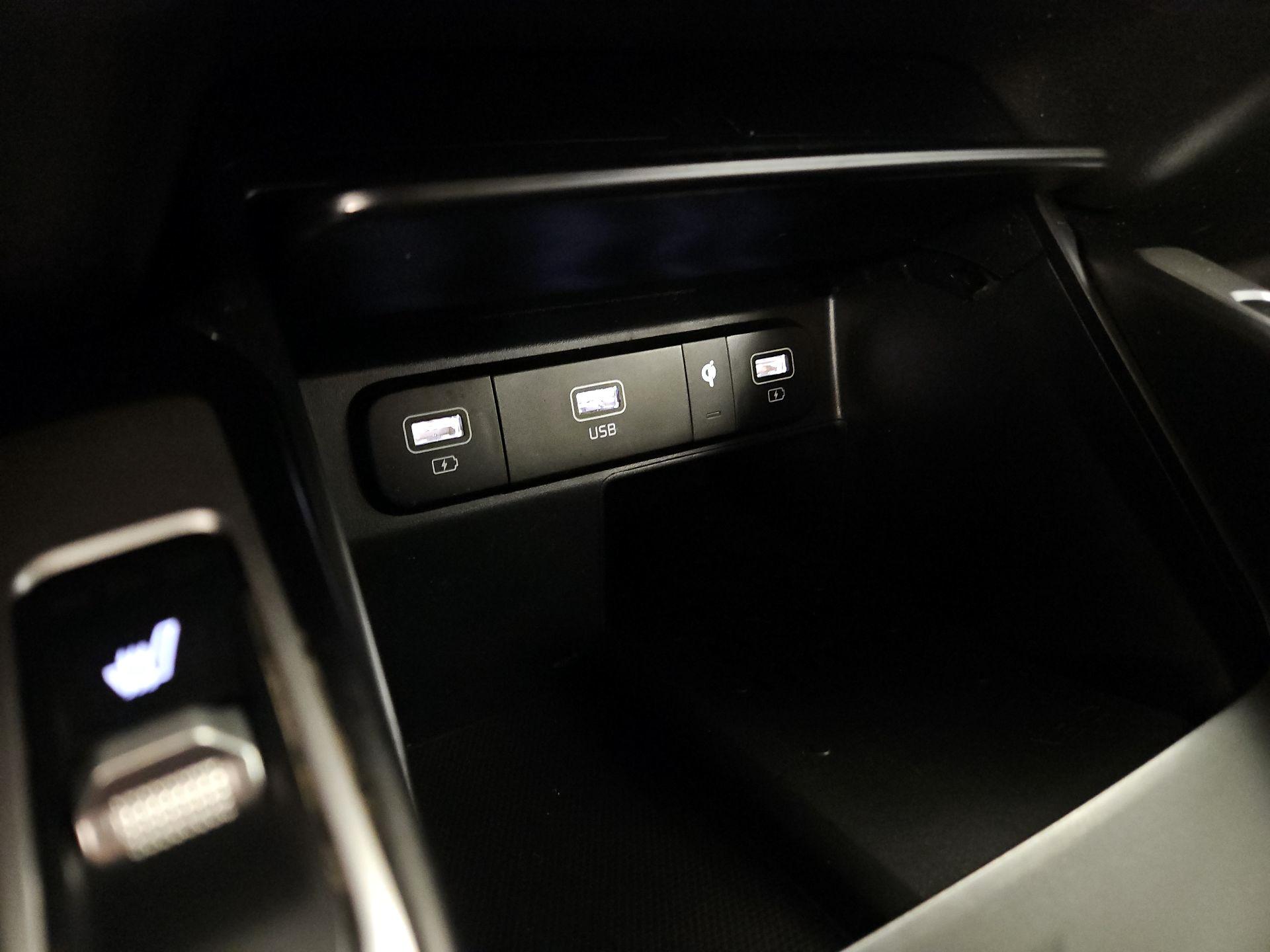 Thumbnail: 2021 Kia Sorento - 18