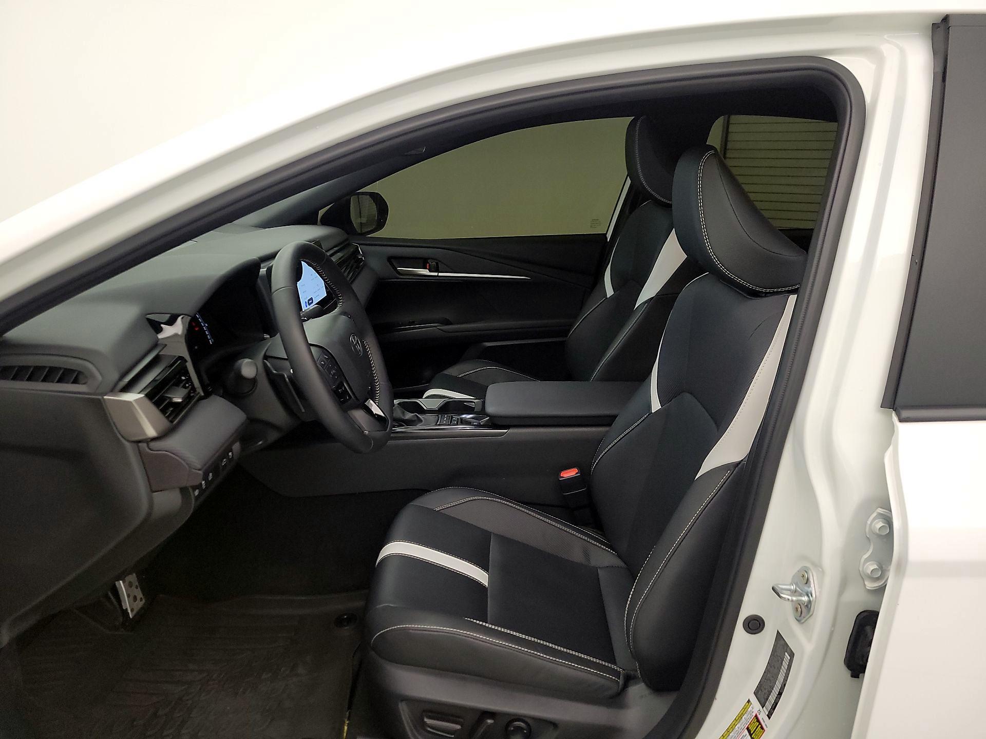 Thumbnail: 2025 Toyota Camry - 11