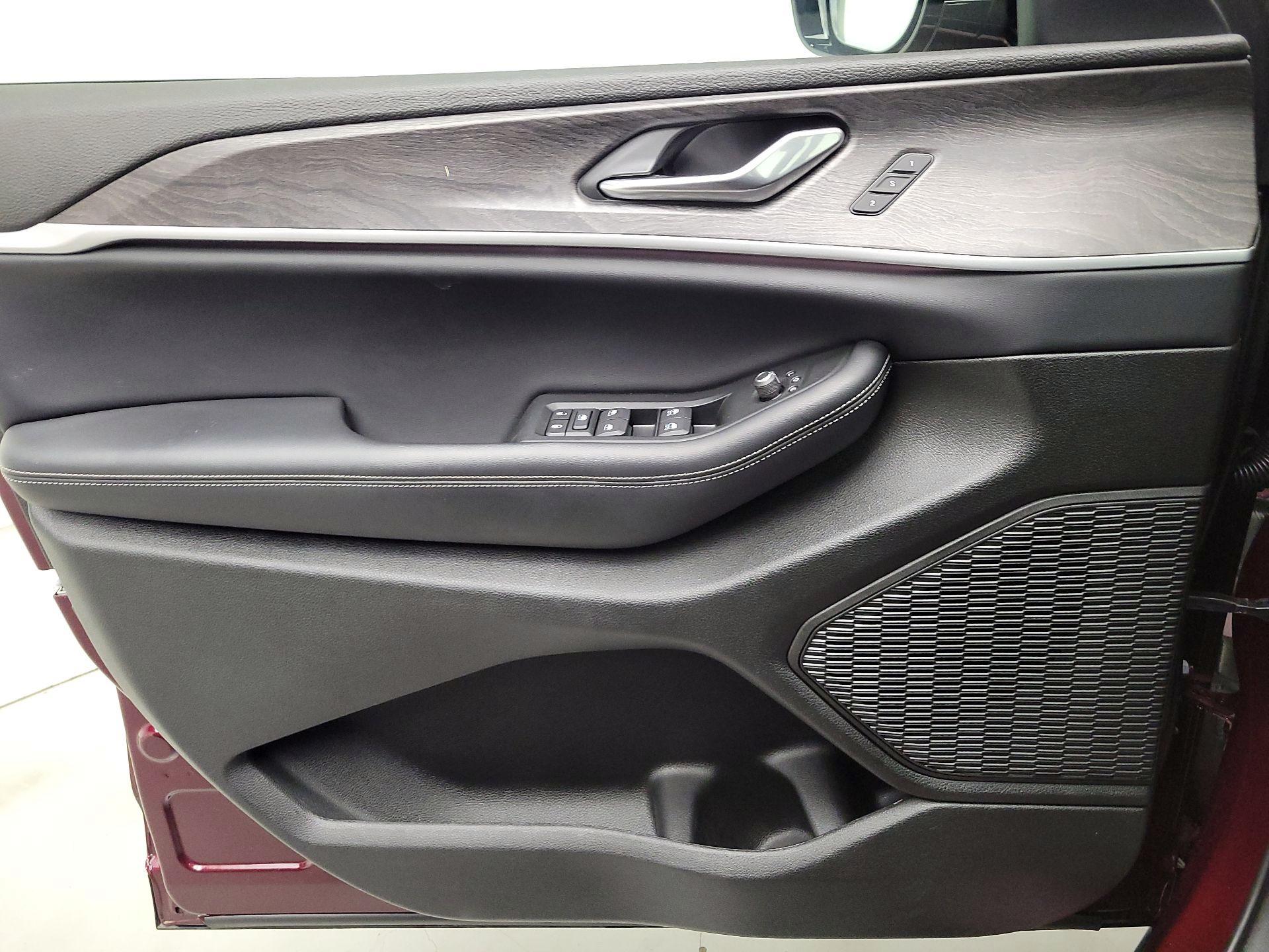 Thumbnail: 2025 Jeep Grand Cherokee - 12