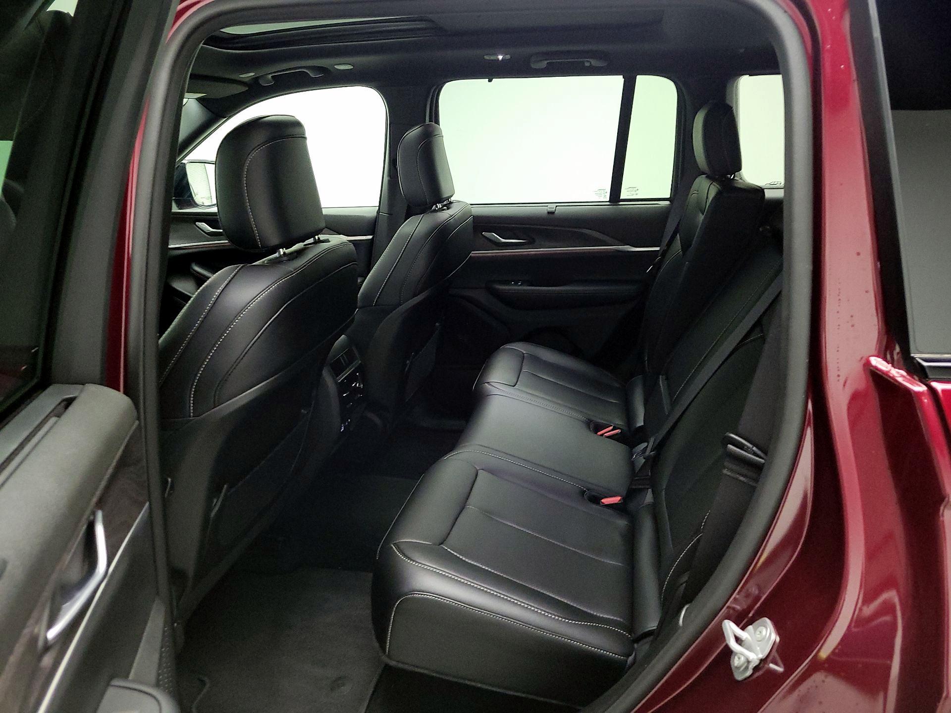 Thumbnail: 2025 Jeep Grand Cherokee - 17