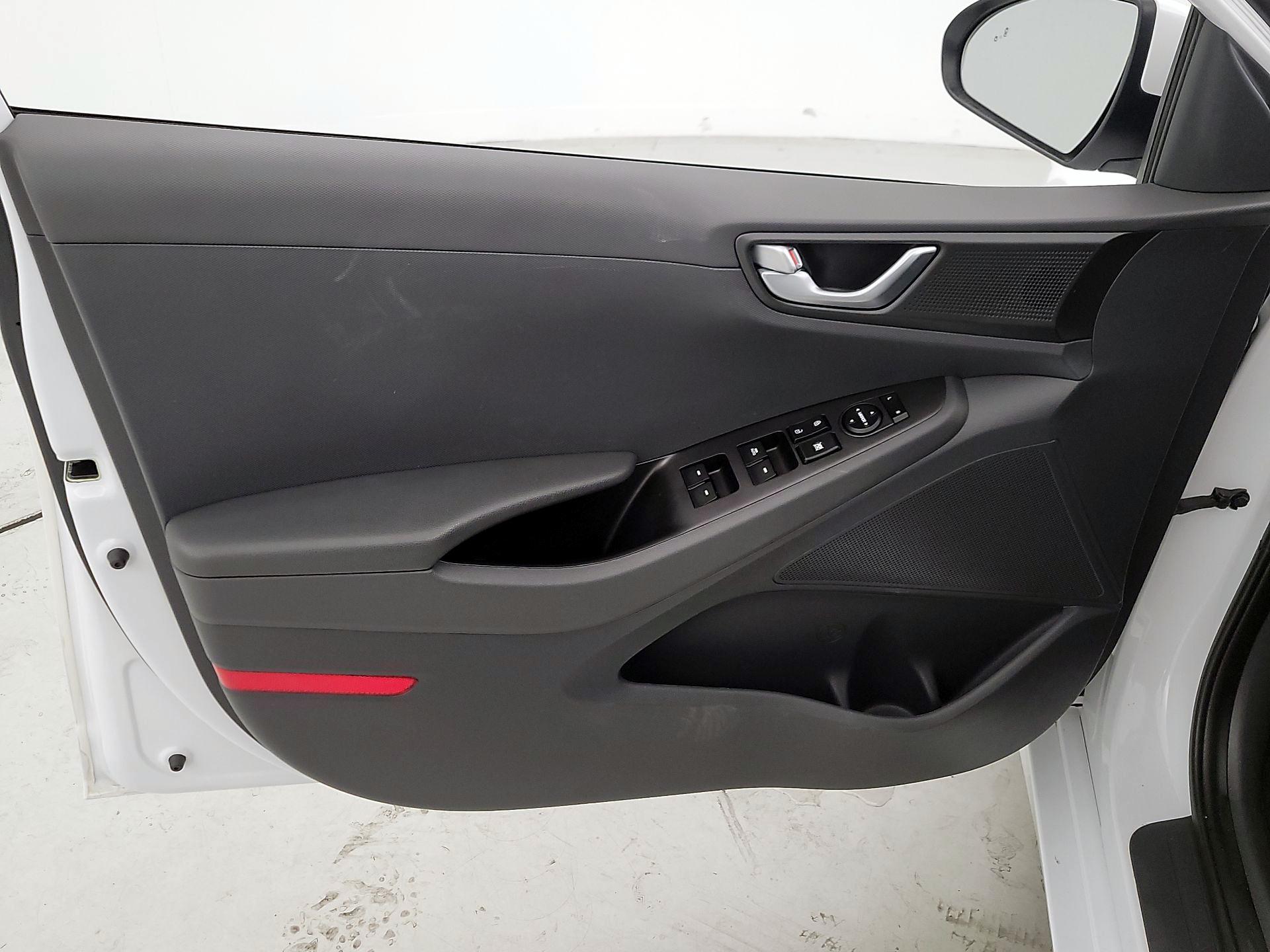 Thumbnail: 2019 Hyundai Ioniq - 12