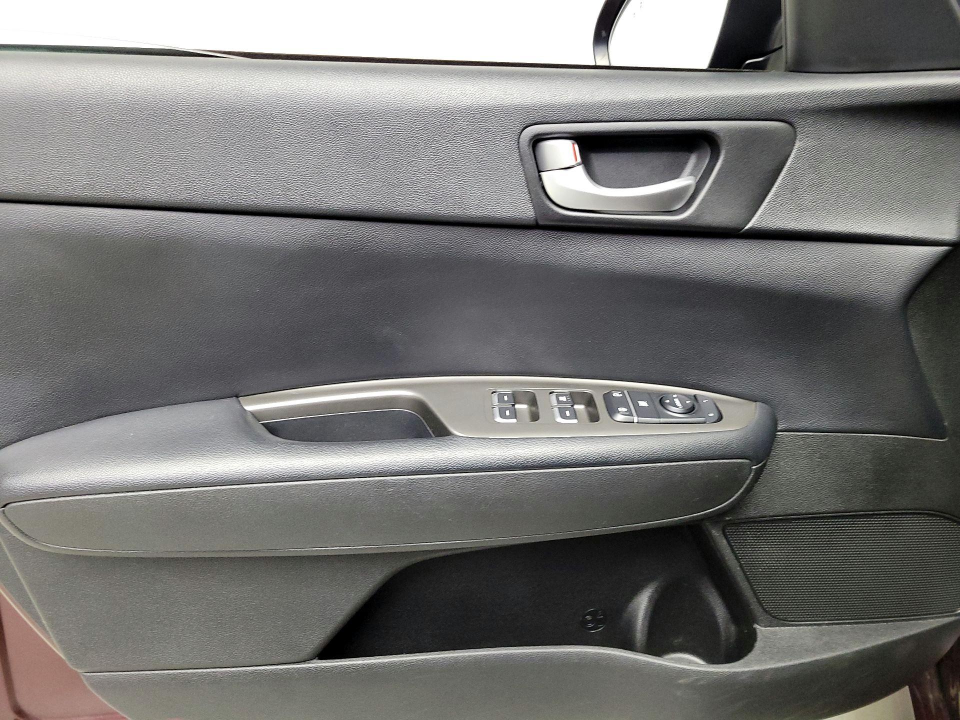 Thumbnail: 2019 Kia Optima - 12