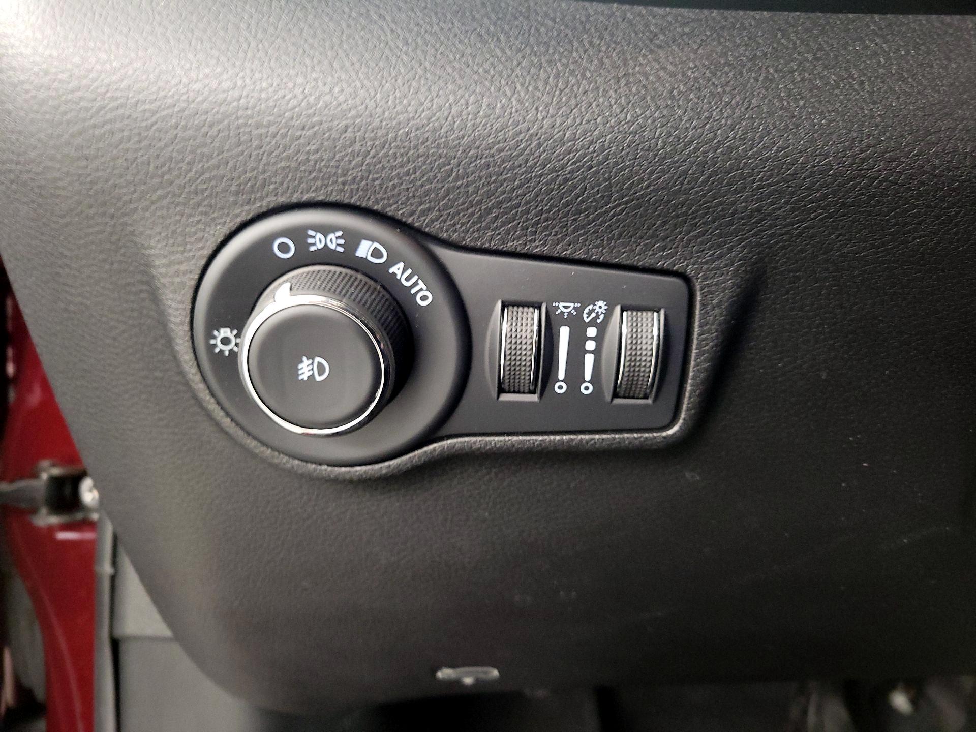 Thumbnail: 2022 Jeep Compass - 13