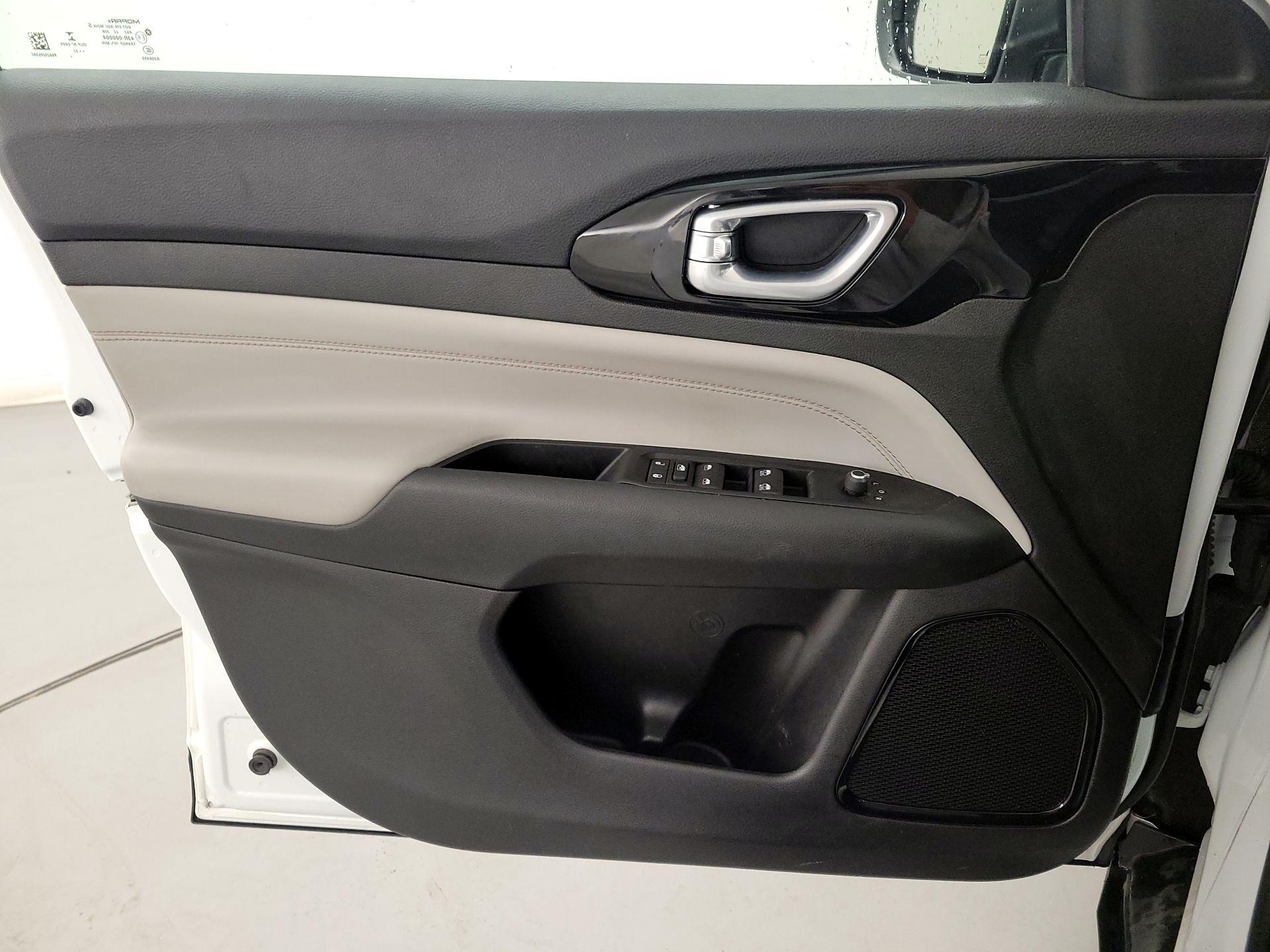 Thumbnail: 2022 Jeep Compass - 12