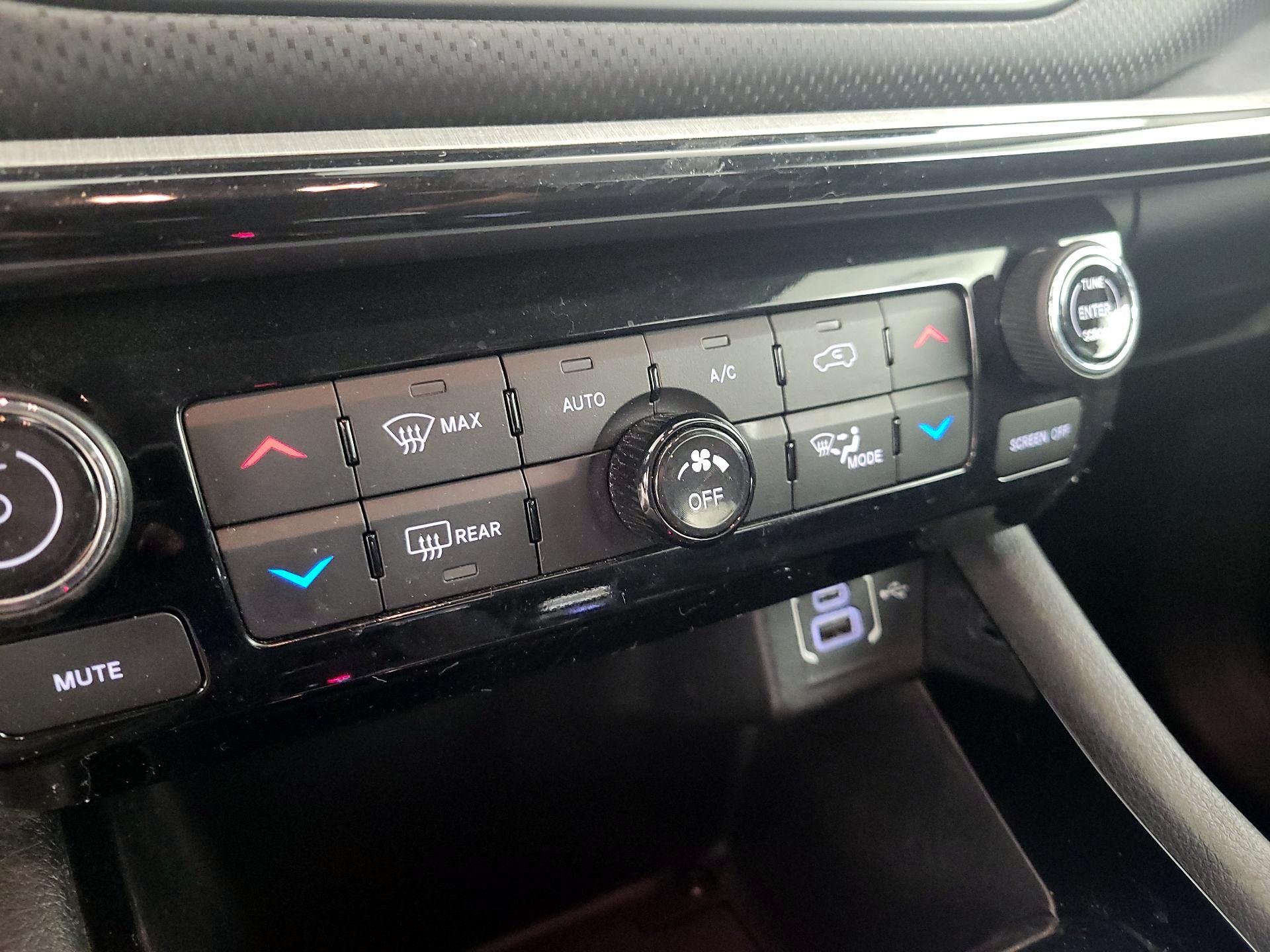 Thumbnail: 2022 Jeep Compass - 16