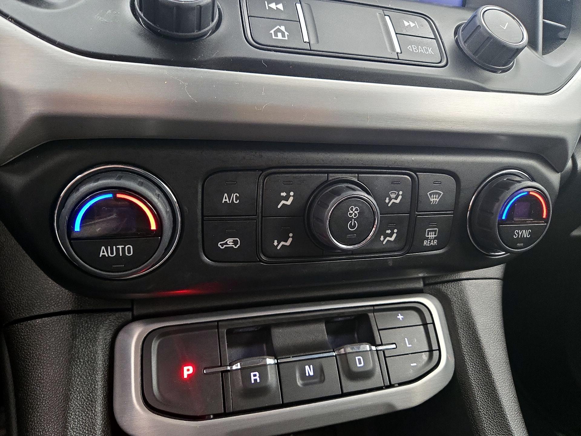 Thumbnail: 2023 GMC Acadia - 16