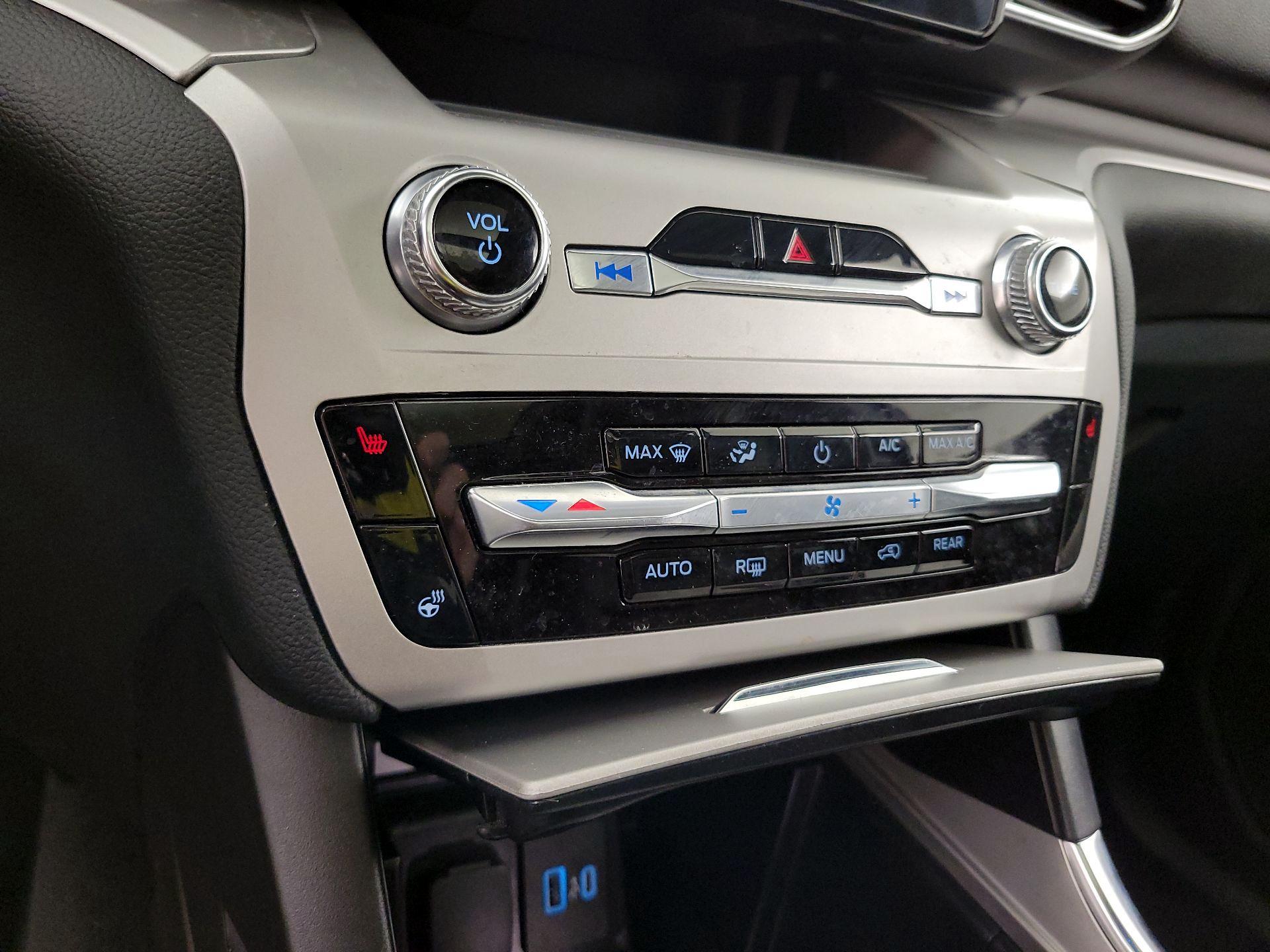 Thumbnail: 2022 Ford Explorer - 17