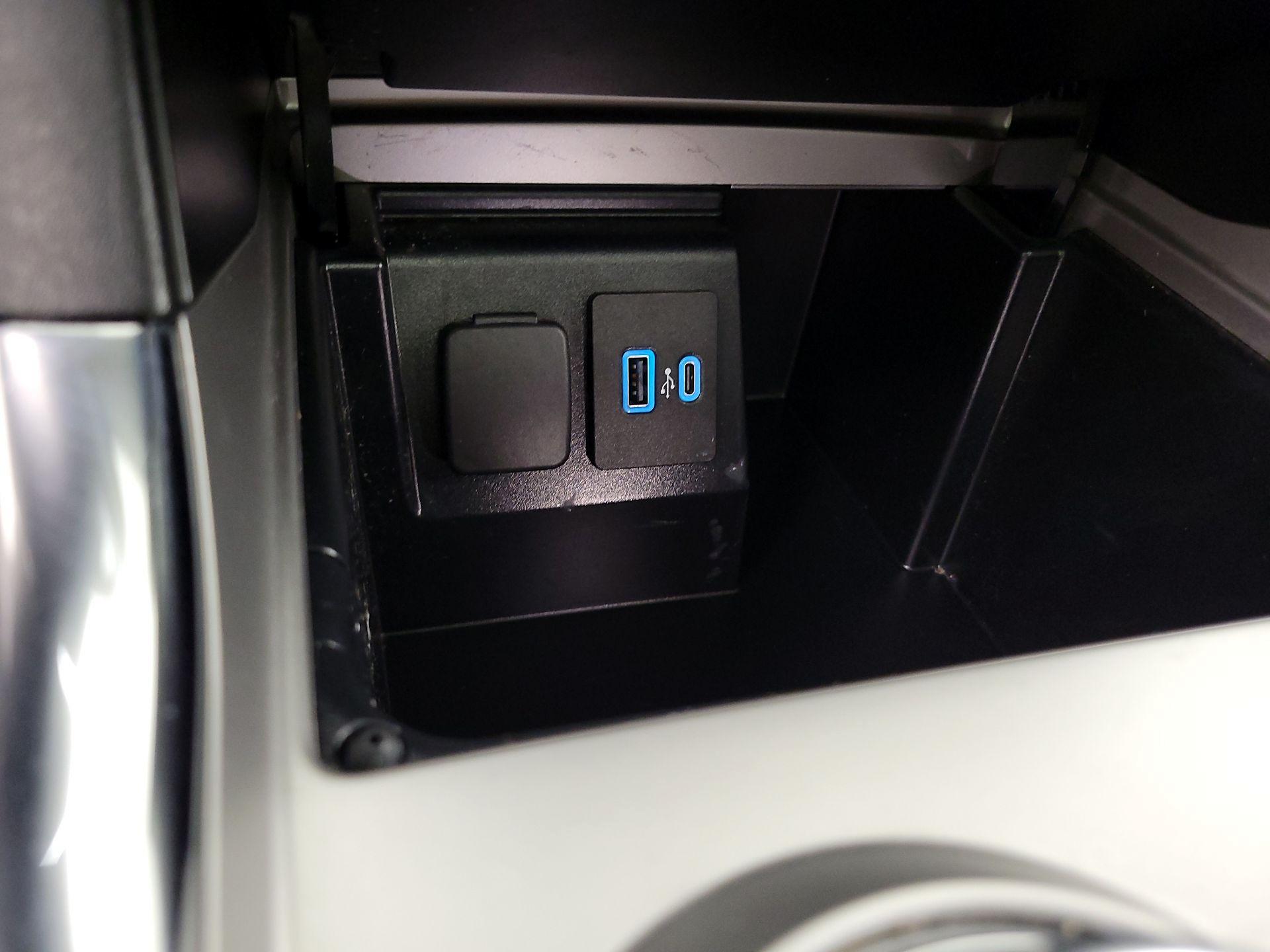 Thumbnail: 2022 Ford Explorer - 19