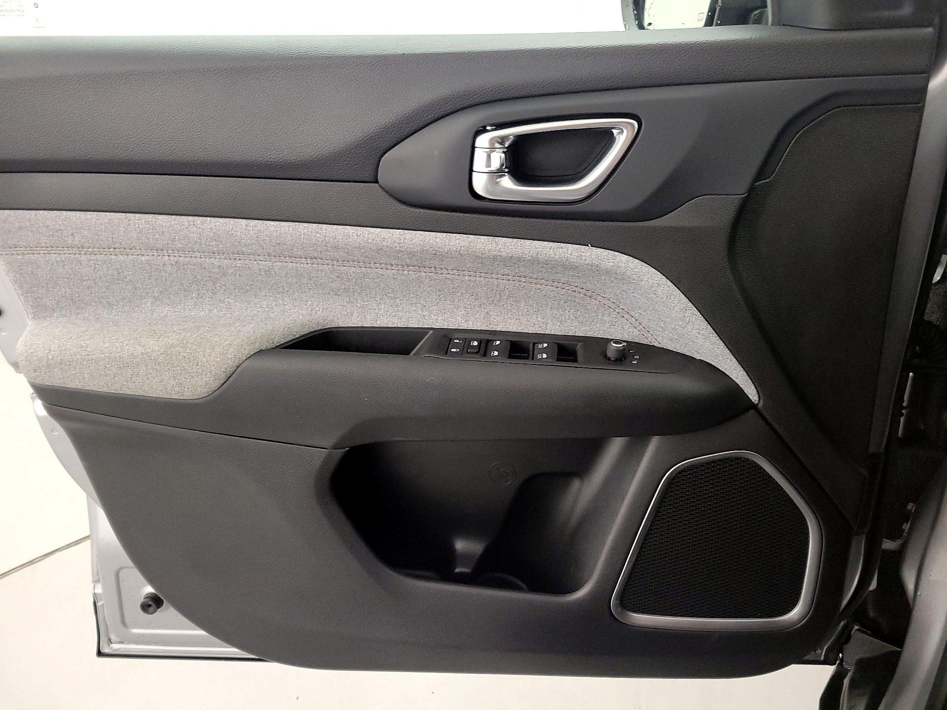 Thumbnail: 2022 Jeep Compass - 12