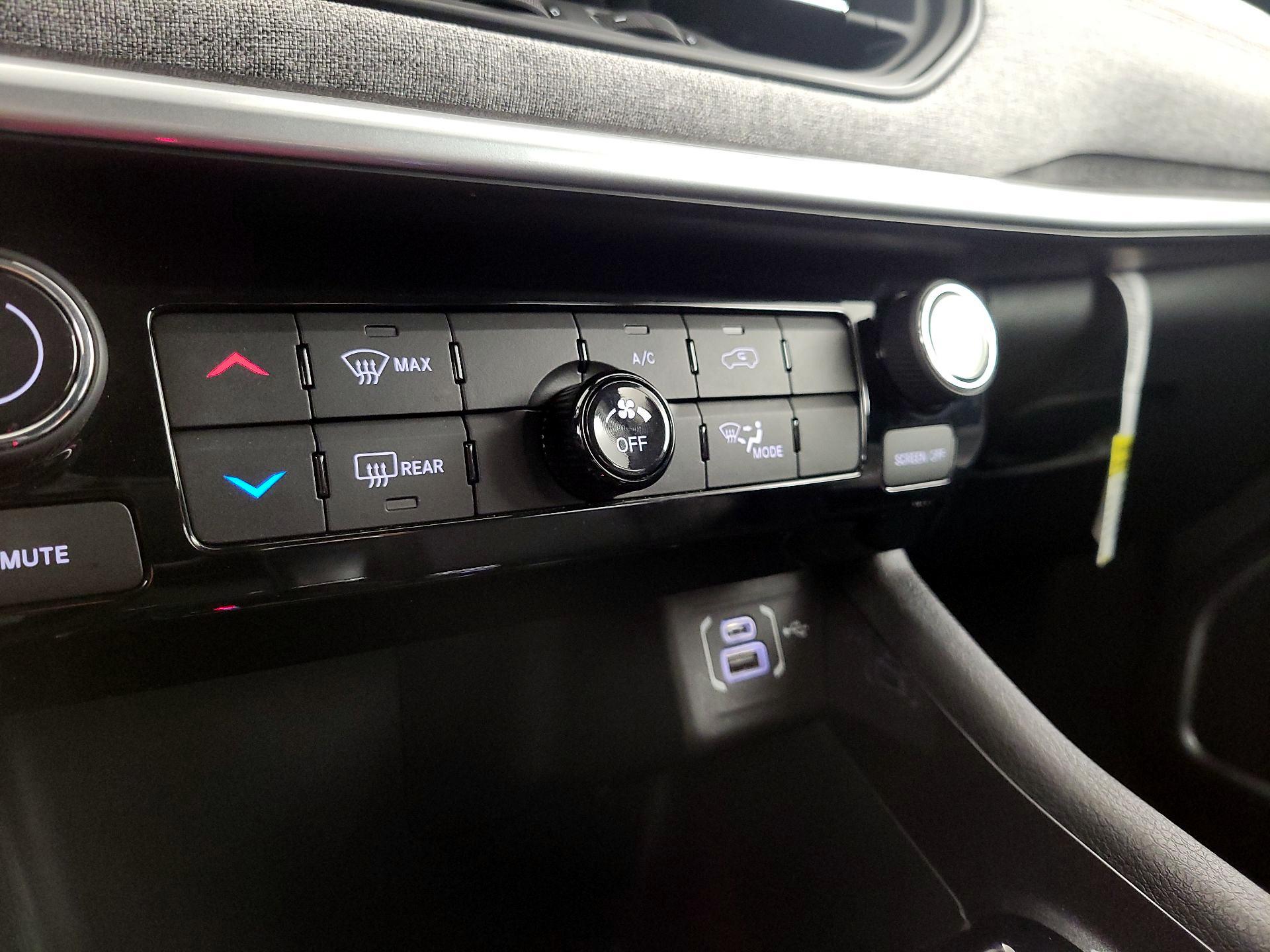 Thumbnail: 2022 Jeep Compass - 16