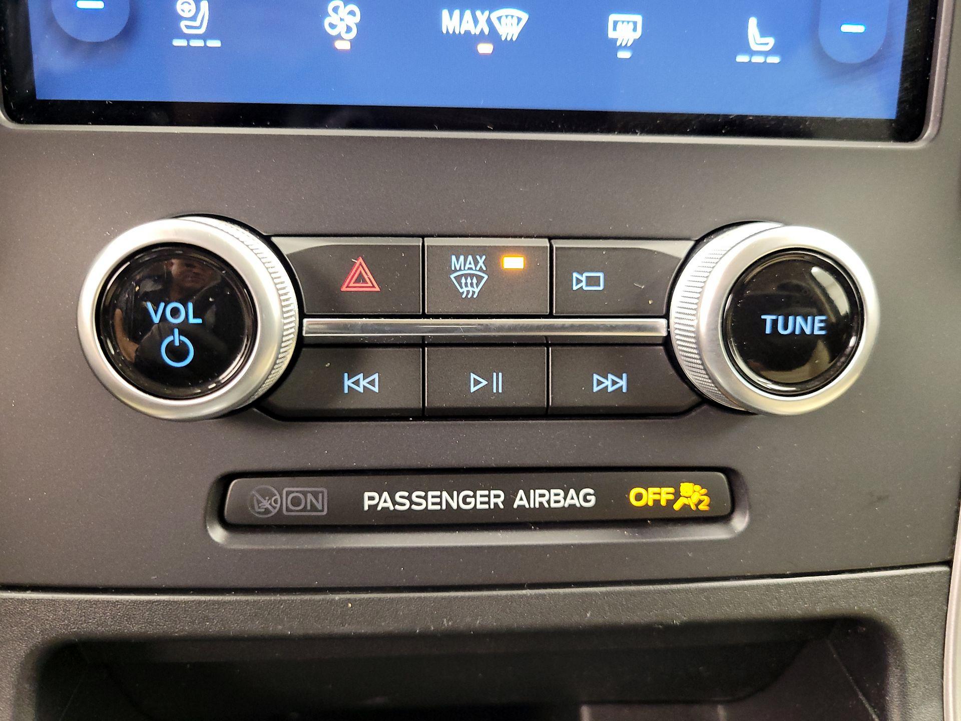 Thumbnail: 2022 Ford Edge - 17