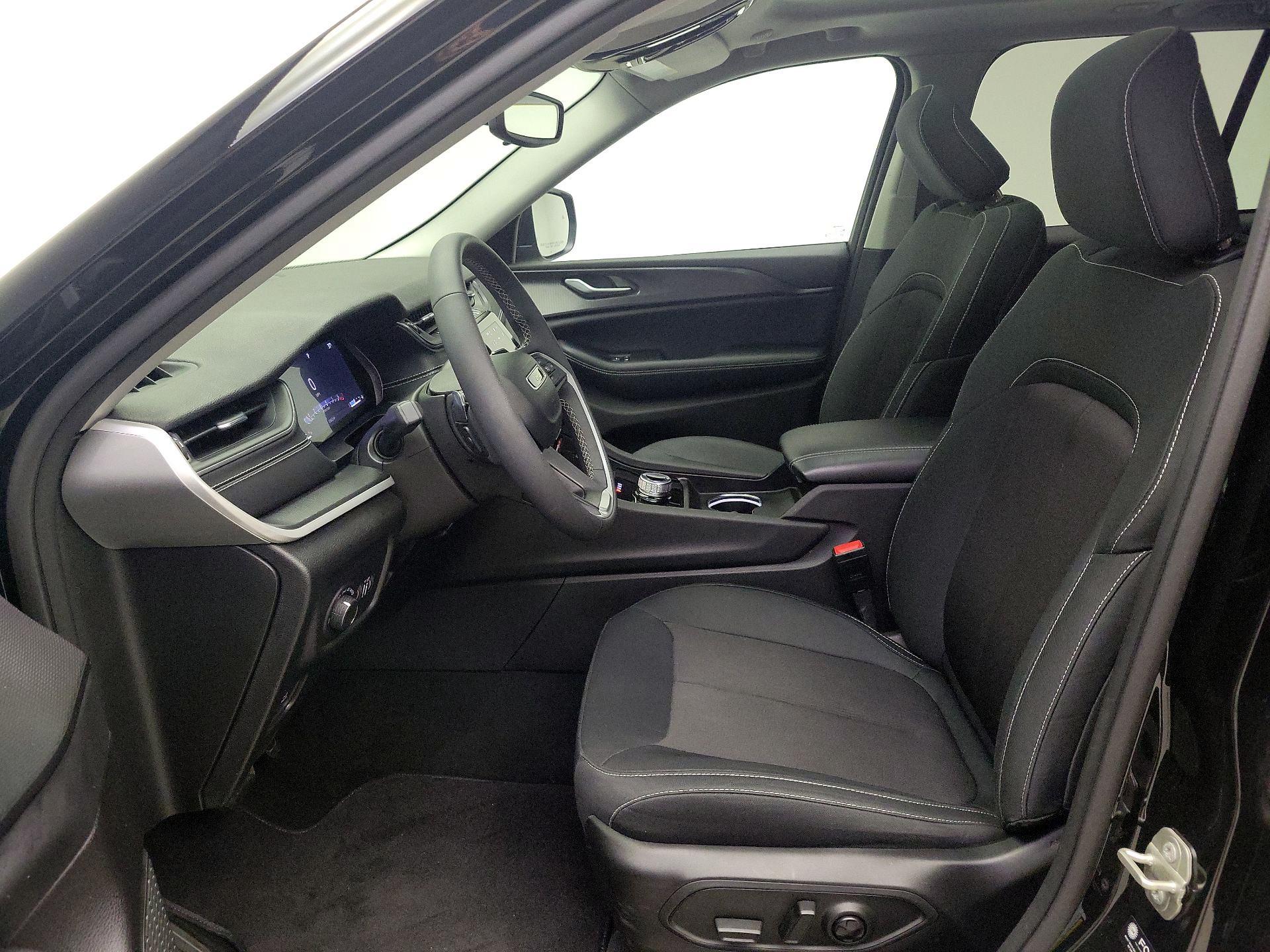 Thumbnail: 2023 Jeep Grand Cherokee - 11