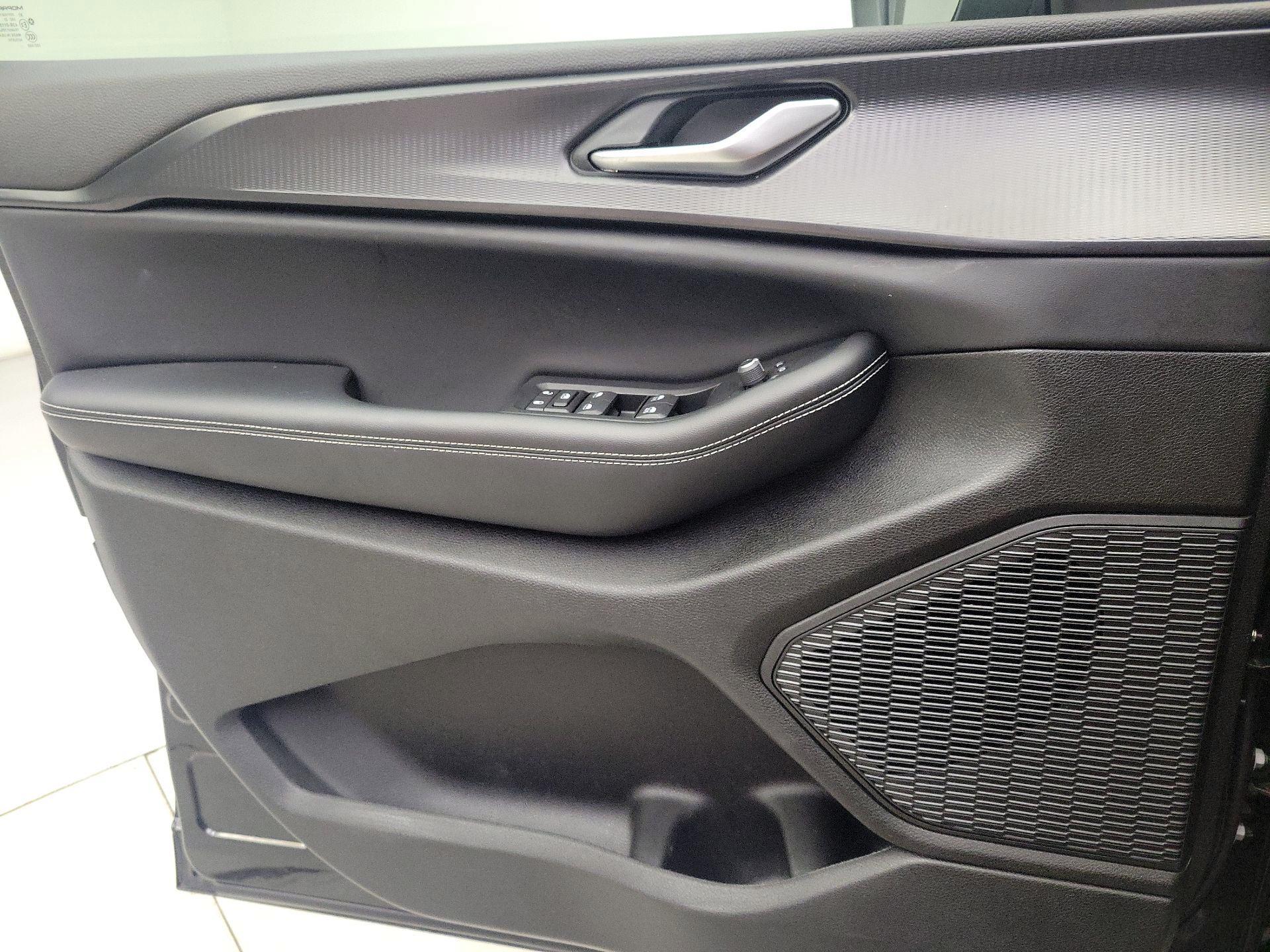 Thumbnail: 2023 Jeep Grand Cherokee - 12