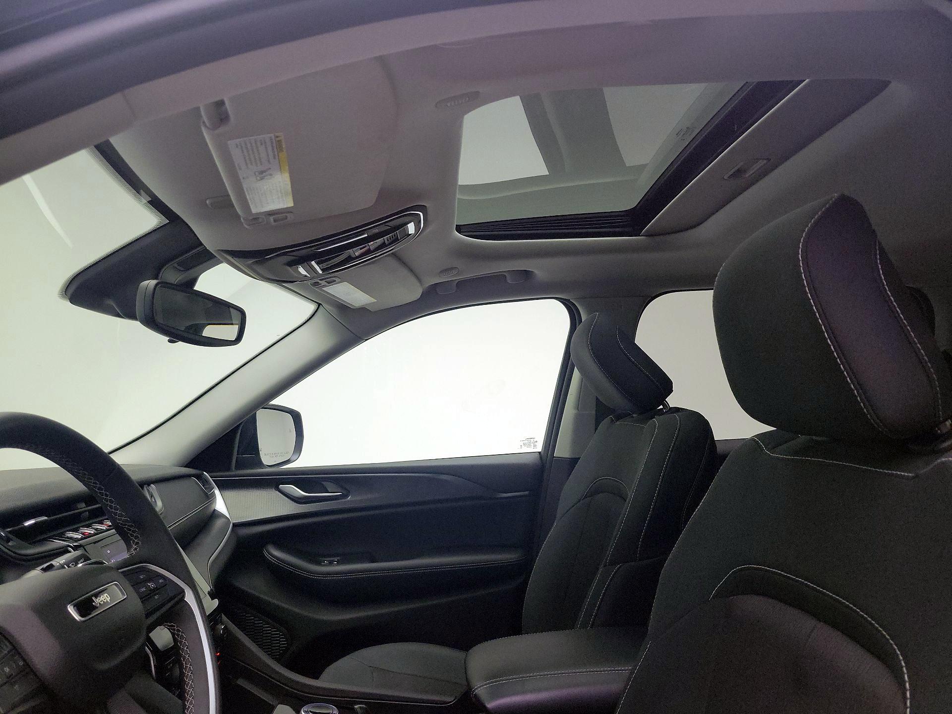 Thumbnail: 2023 Jeep Grand Cherokee - 19