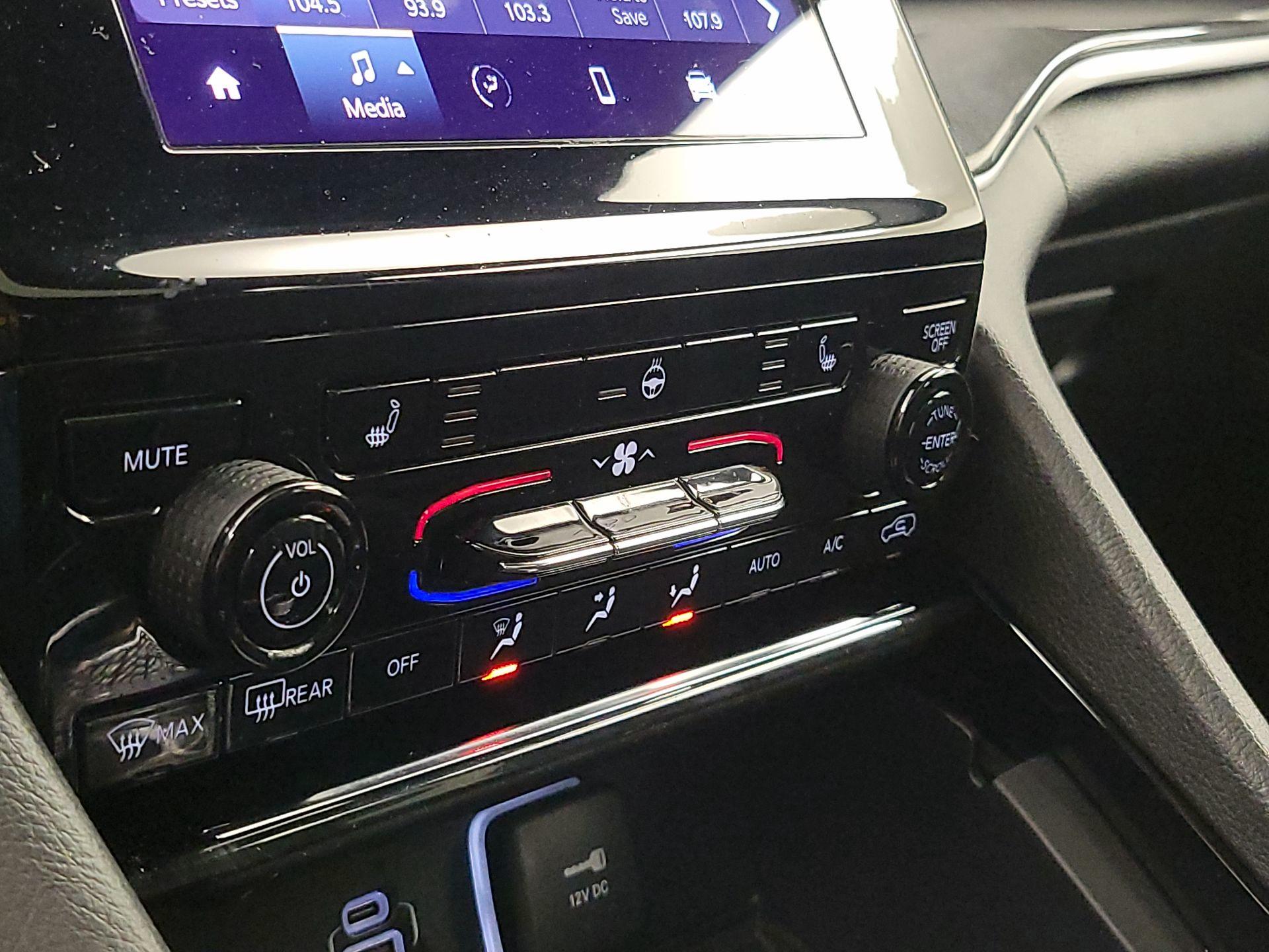 Thumbnail: 2023 Jeep Grand Cherokee - 16