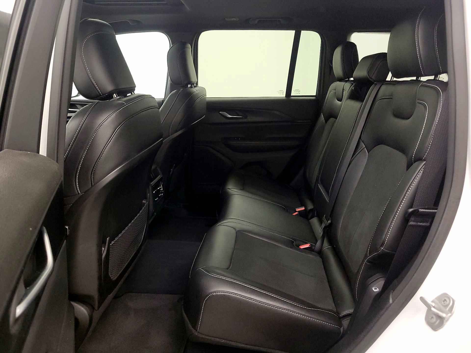 Thumbnail: 2023 Jeep Grand Cherokee - 20