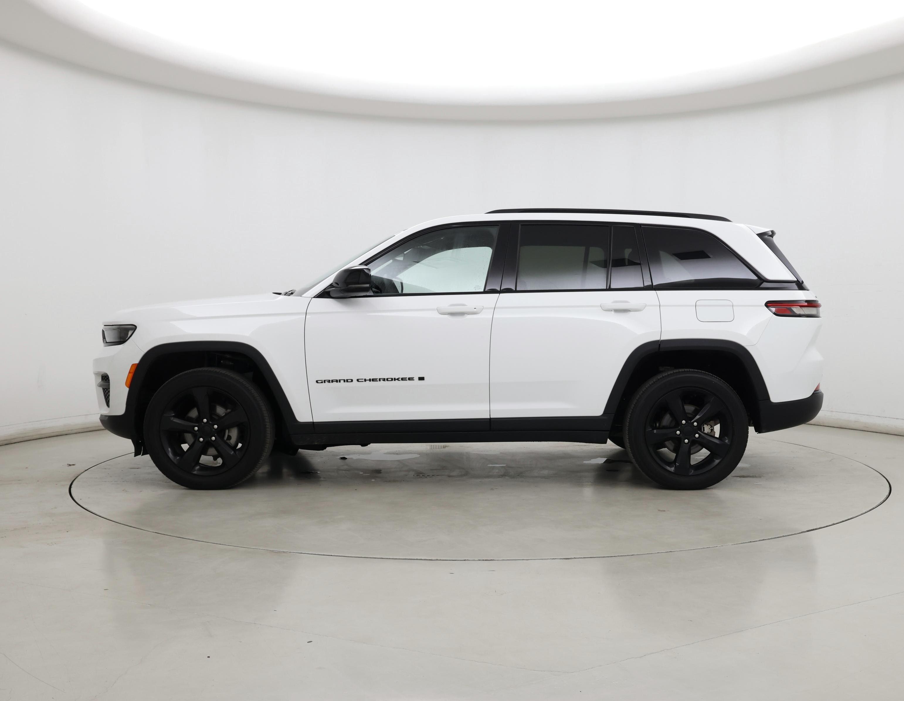 Thumbnail: 2023 Jeep Grand Cherokee - 3