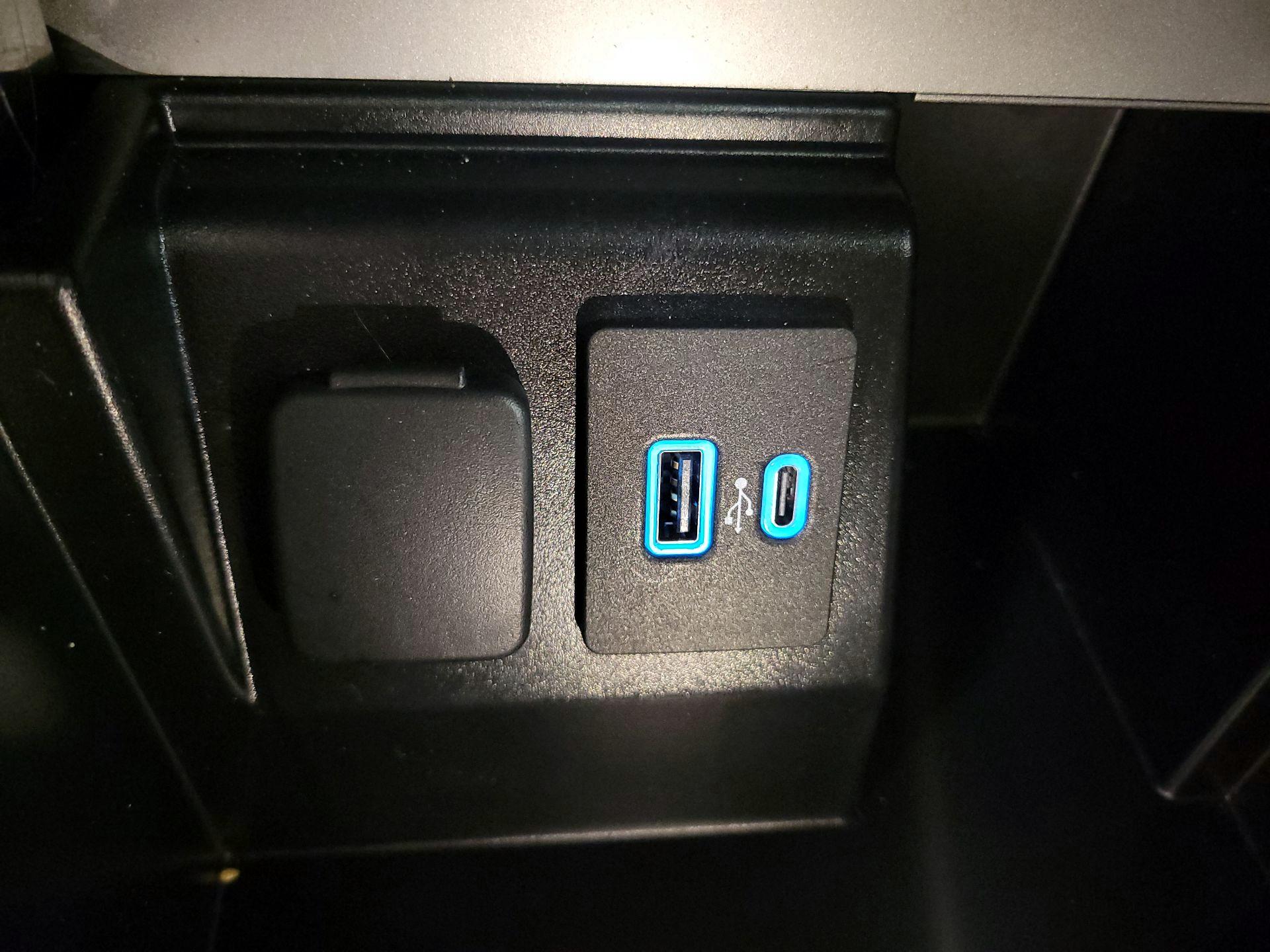 Thumbnail: 2023 Ford Explorer - 18