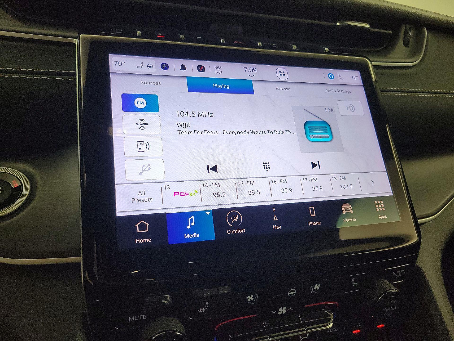 Thumbnail: 2023 Jeep Grand Cherokee - 16