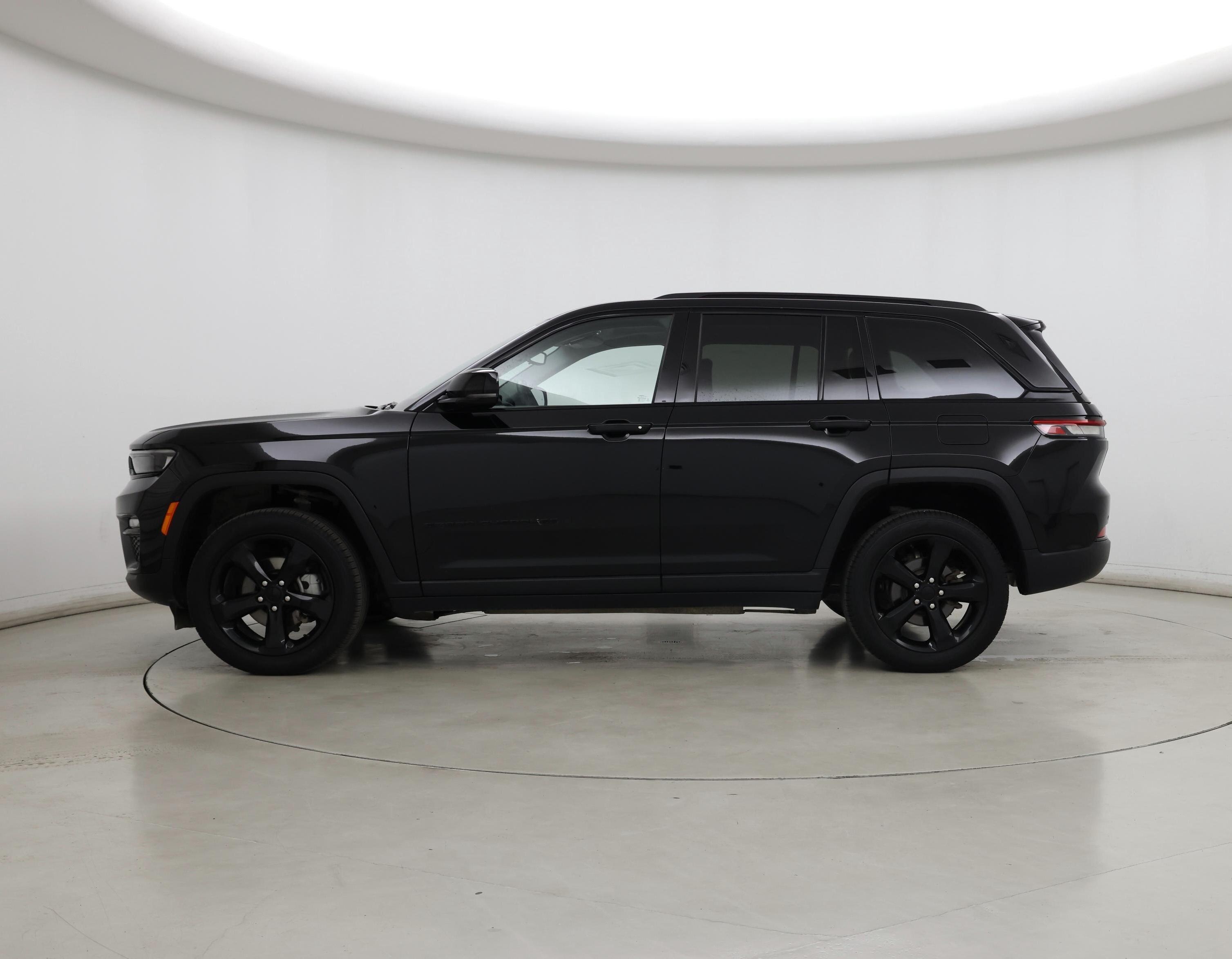 Thumbnail: 2023 Jeep Grand Cherokee - 3