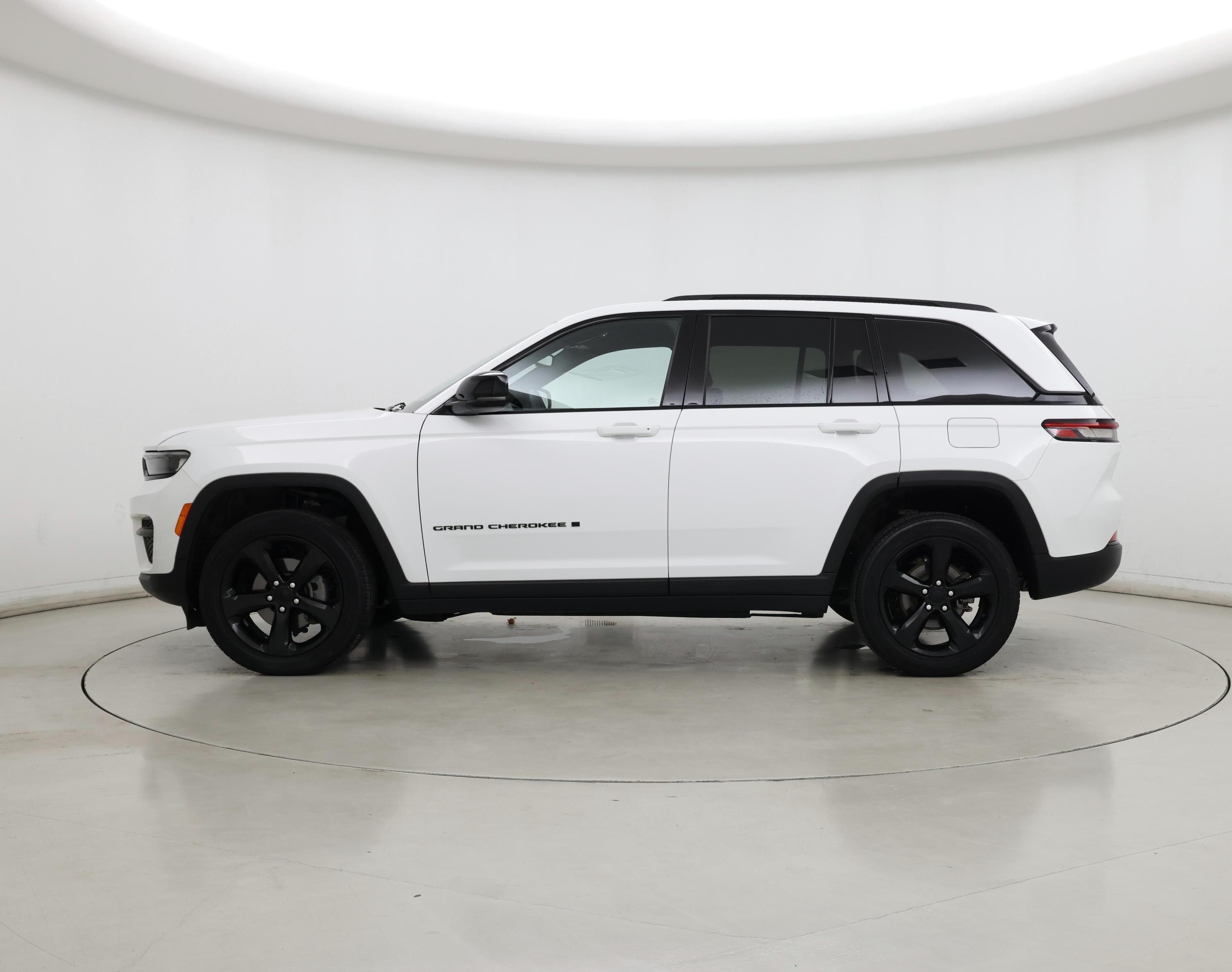 Thumbnail: 2023 Jeep Grand Cherokee - 3