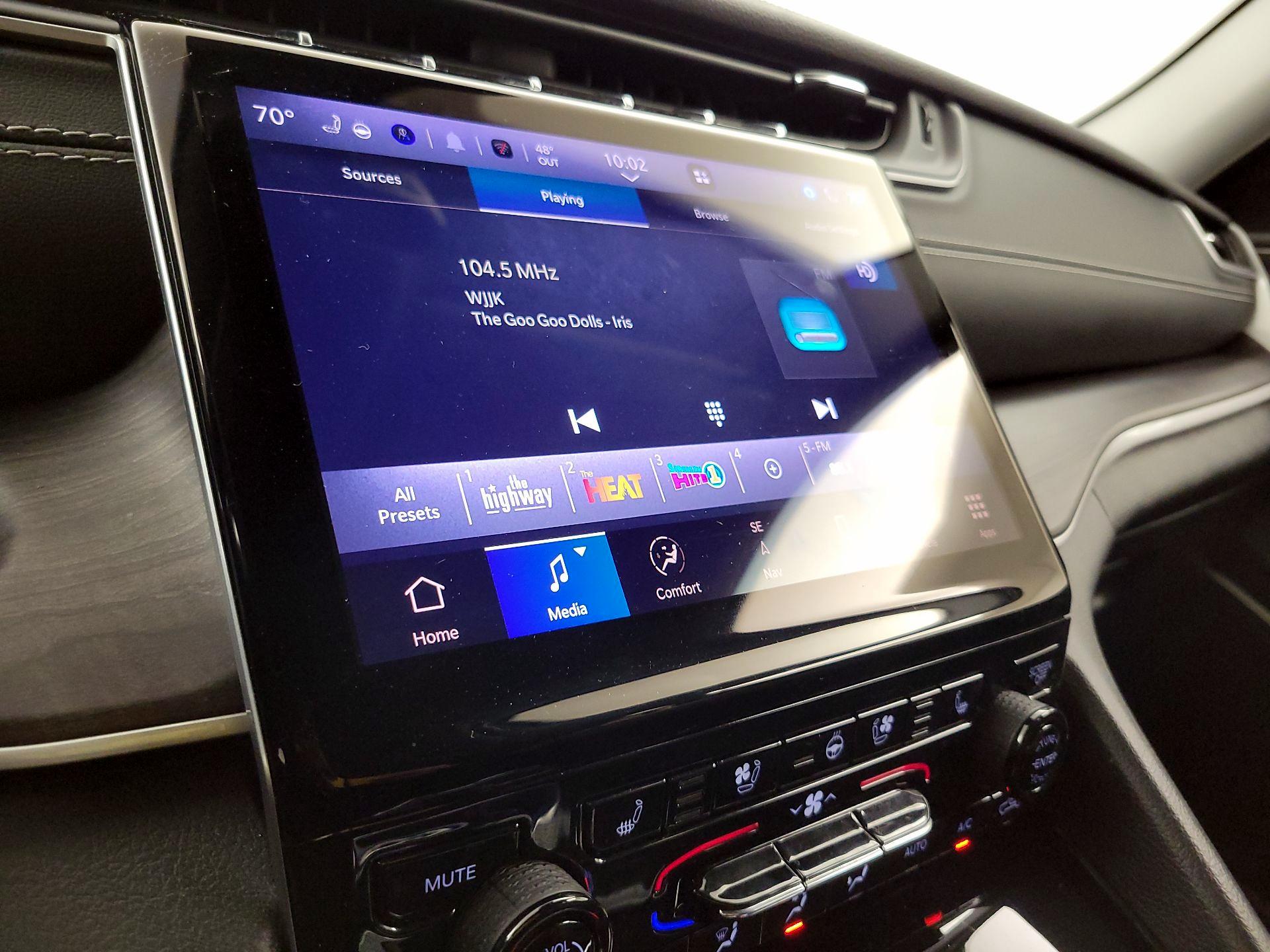 Thumbnail: 2022 Jeep Grand Cherokee - 16