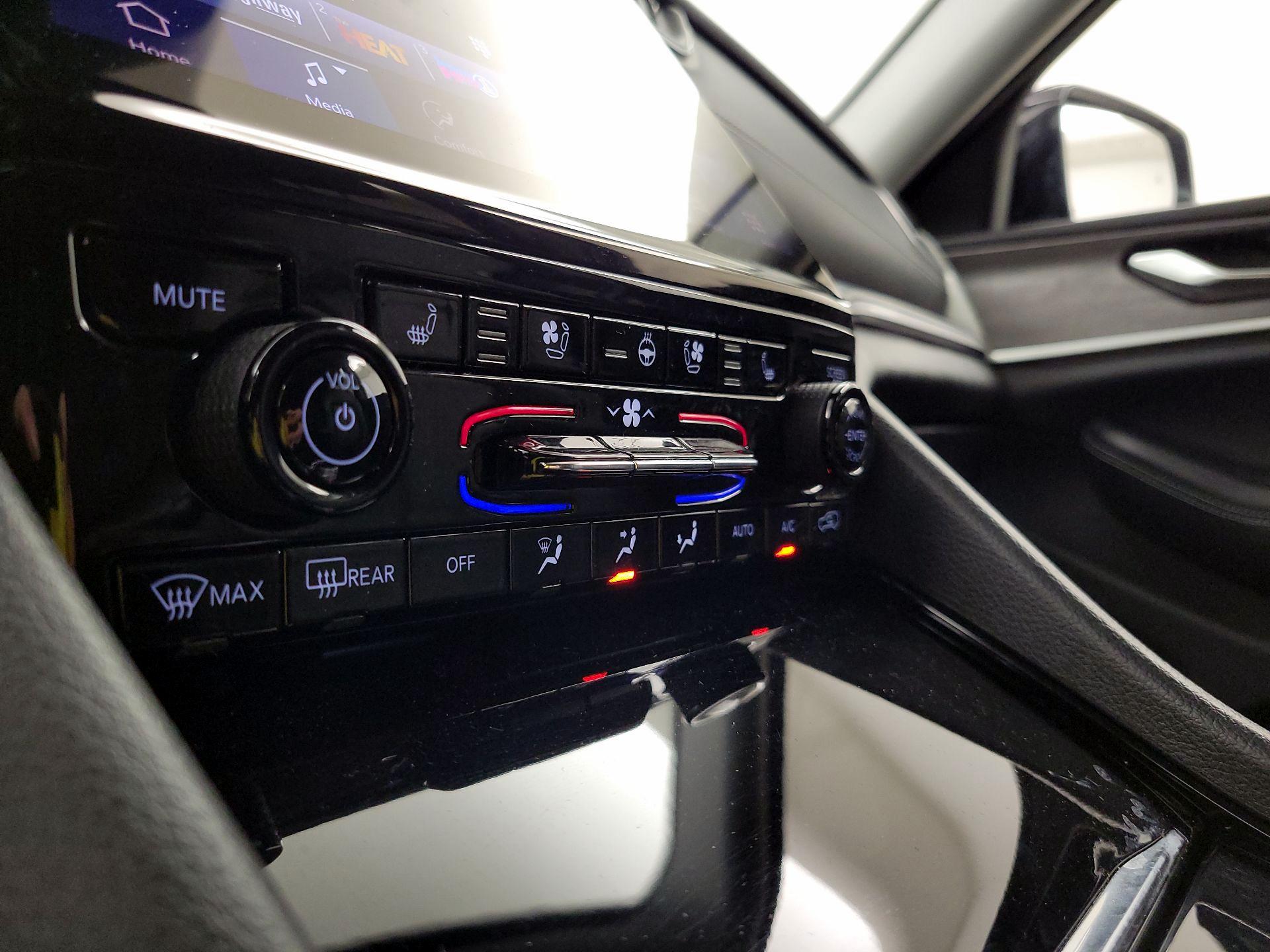 Thumbnail: 2022 Jeep Grand Cherokee - 17