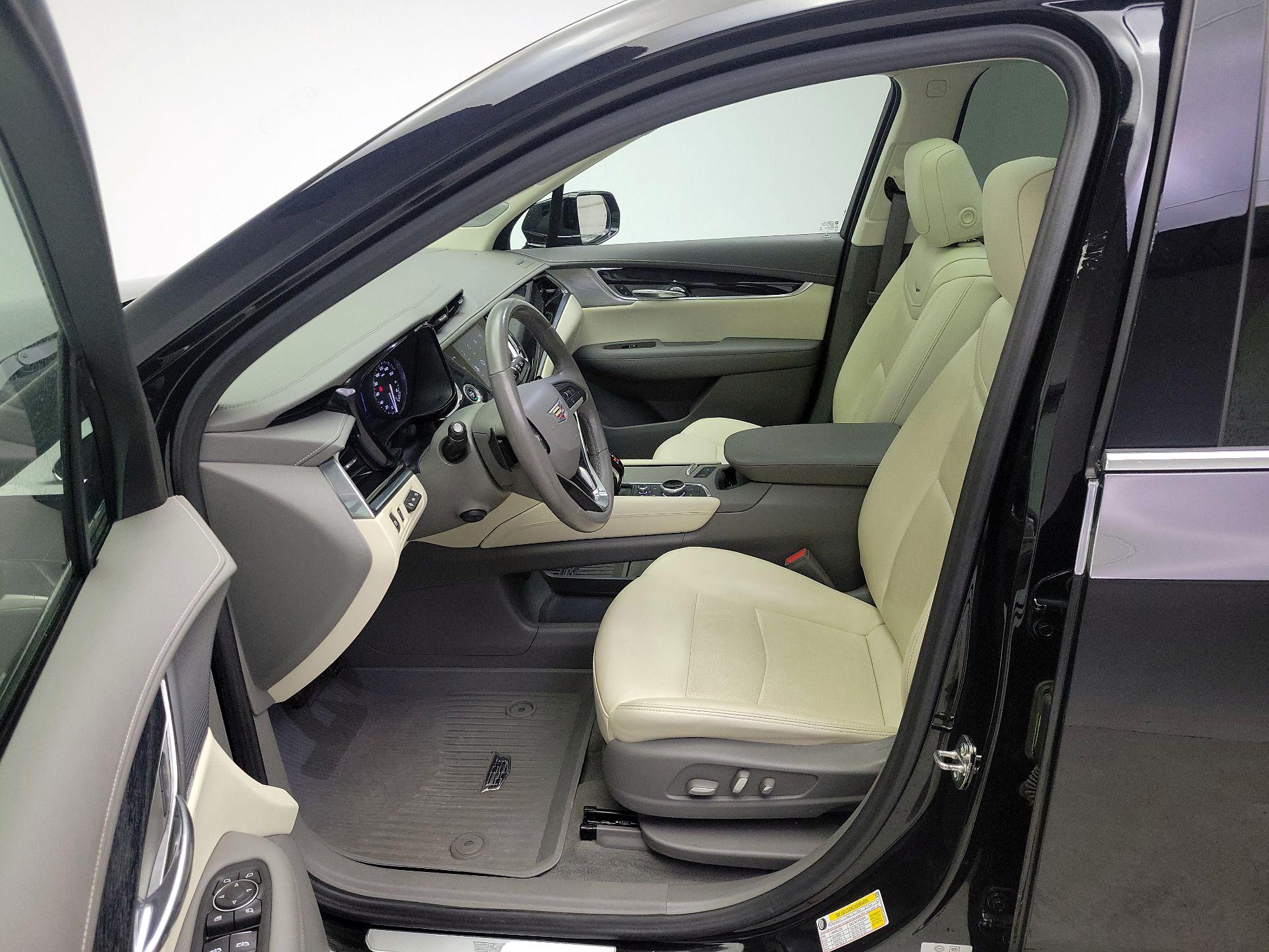 Thumbnail: 2023 Cadillac XT6 - 11