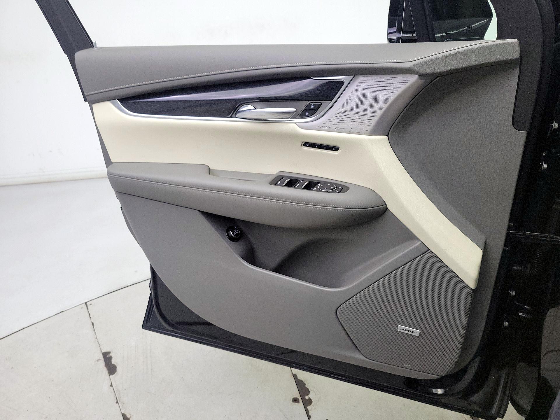 Thumbnail: 2023 Cadillac XT6 - 12