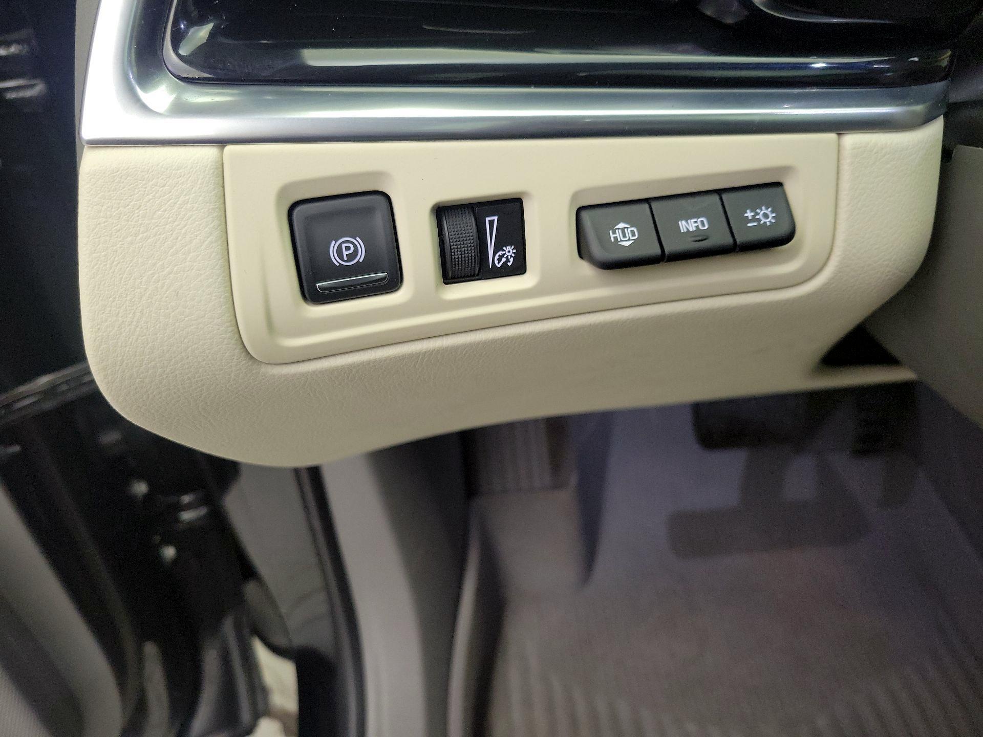 Thumbnail: 2023 Cadillac XT6 - 13