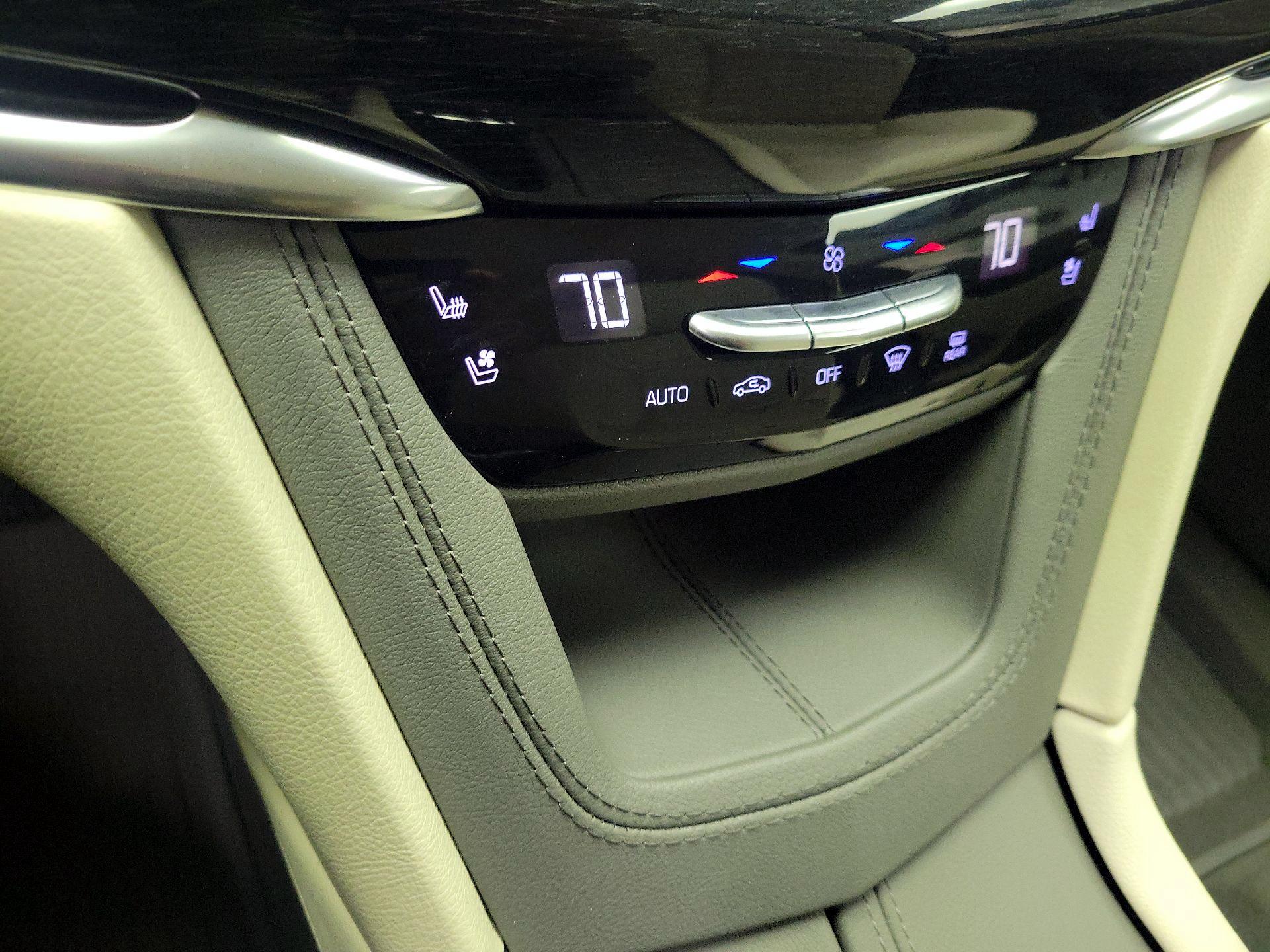 Thumbnail: 2023 Cadillac XT6 - 16