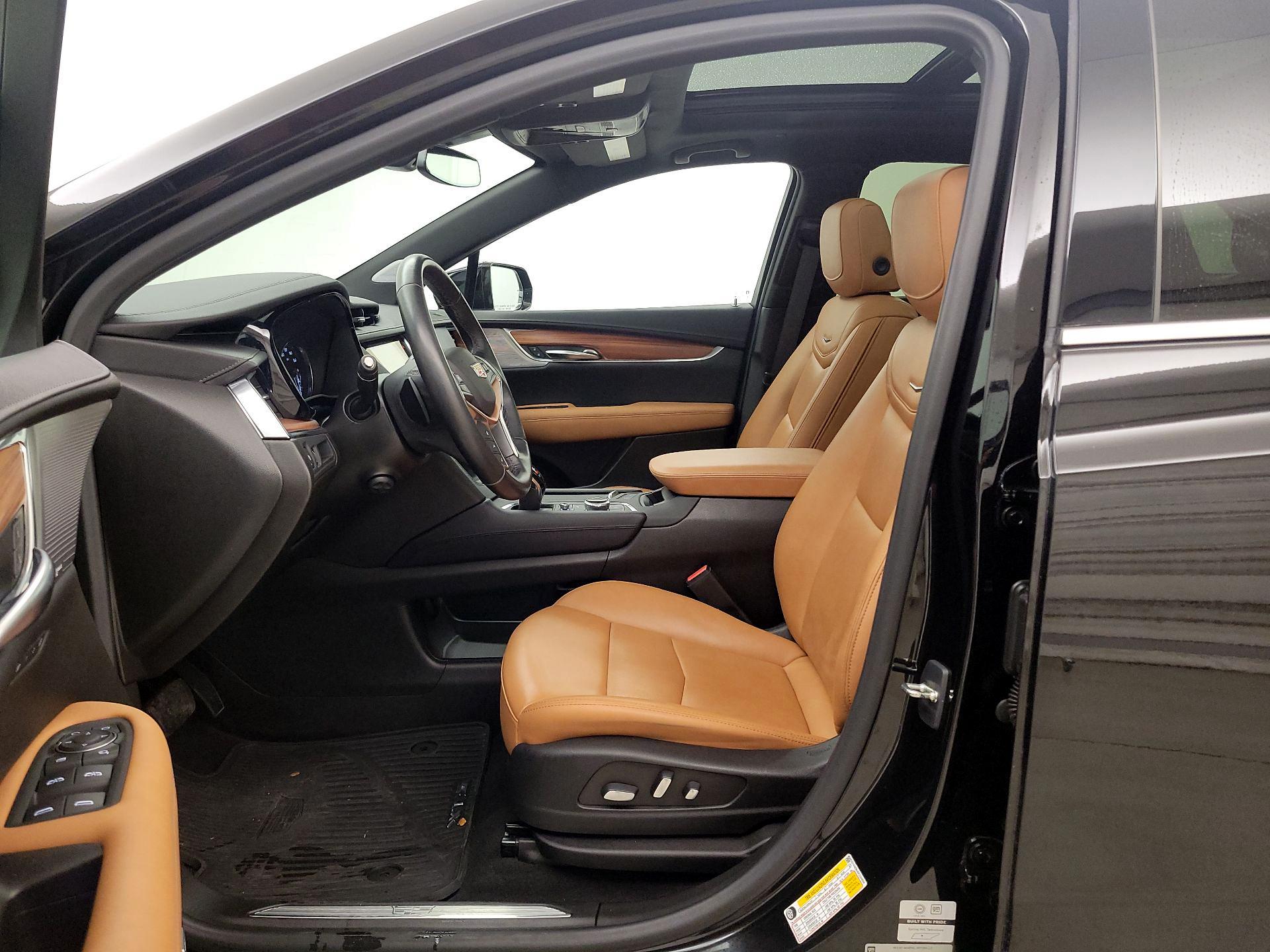 Thumbnail: 2023 Cadillac XT5 - 11