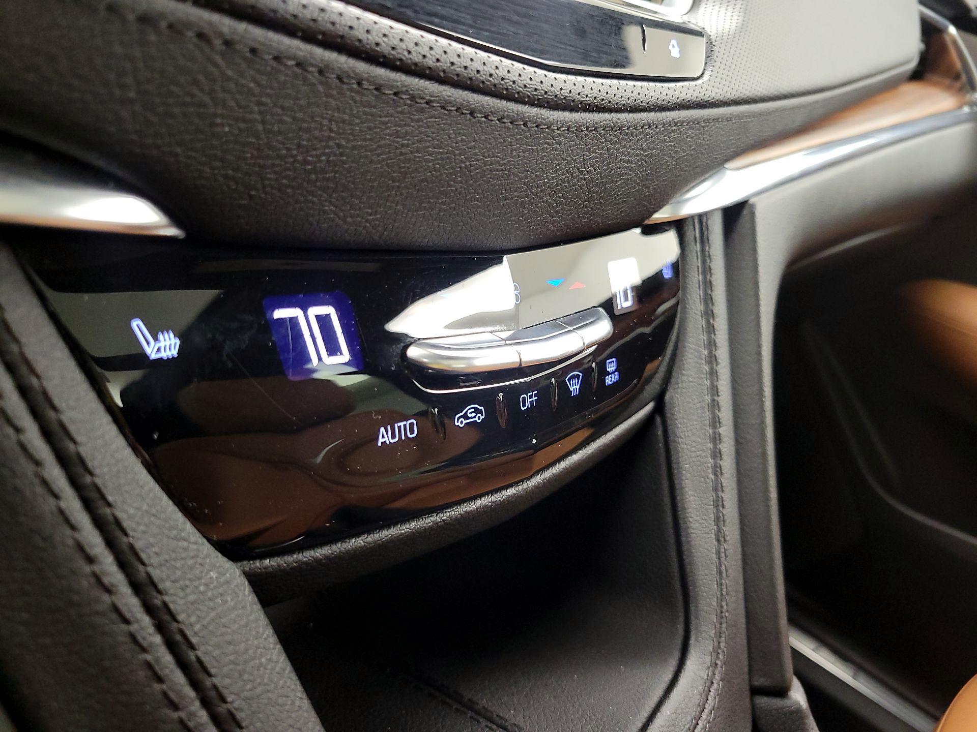 Thumbnail: 2023 Cadillac XT5 - 17