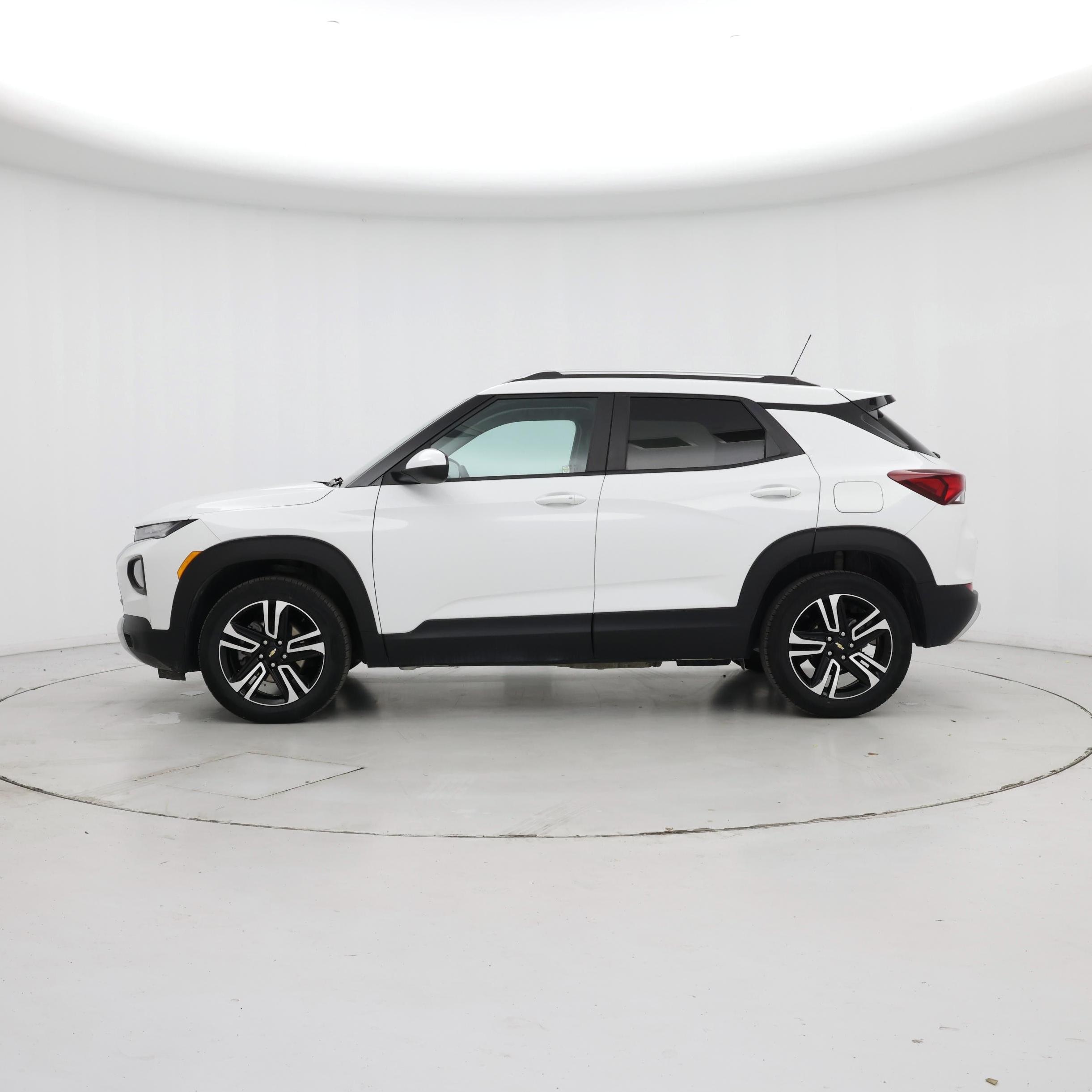 Thumbnail: 2023 Chevrolet TrailBlazer - 3