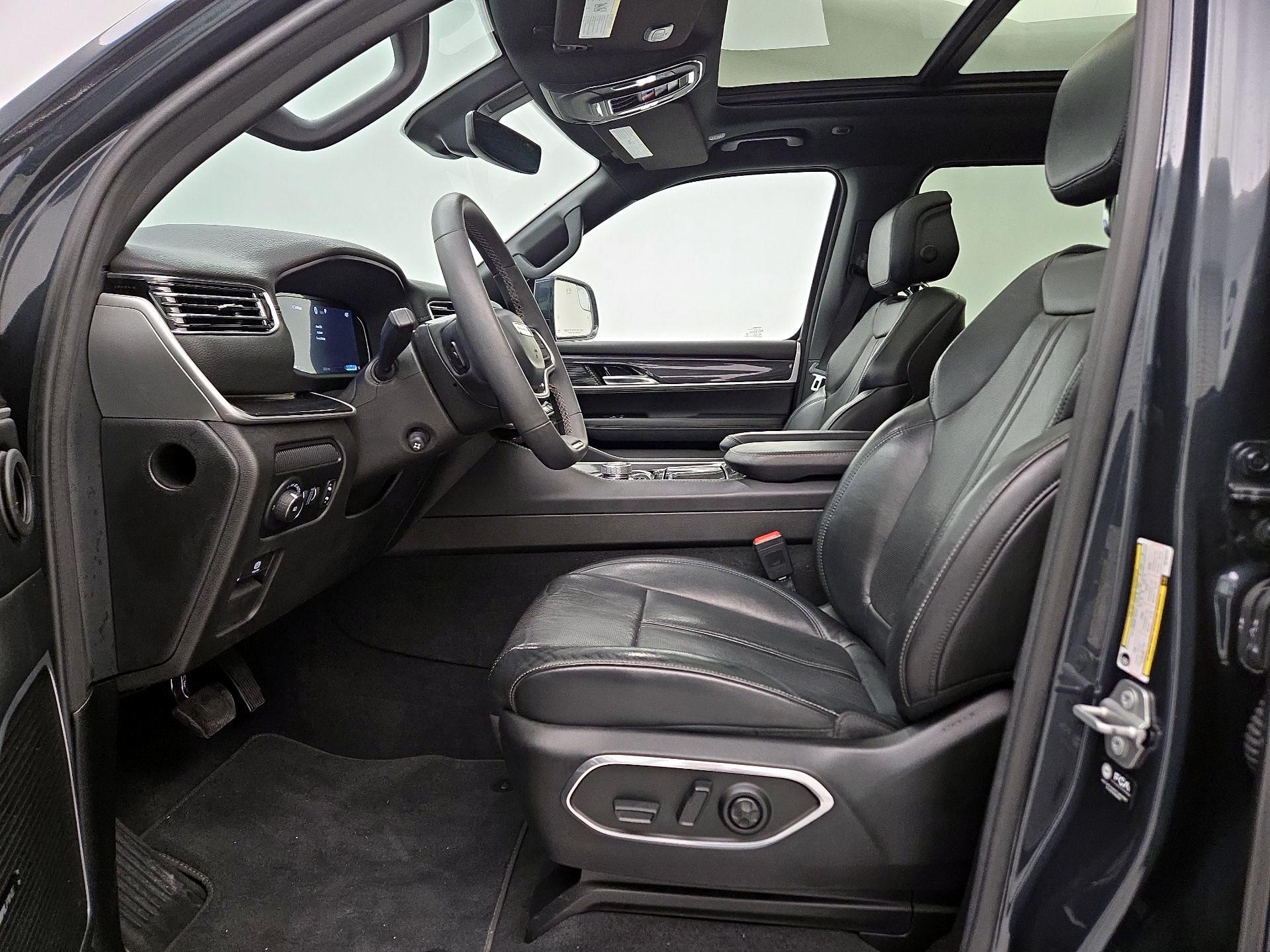 Thumbnail: 2022 Jeep Wagoneer - 11