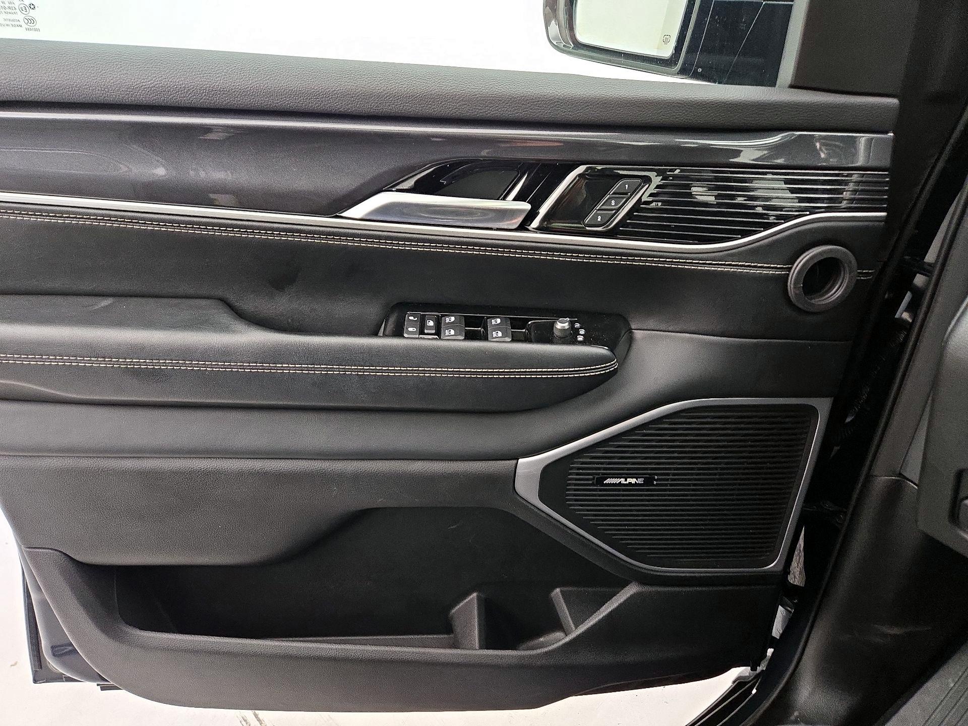 Thumbnail: 2022 Jeep Wagoneer - 12