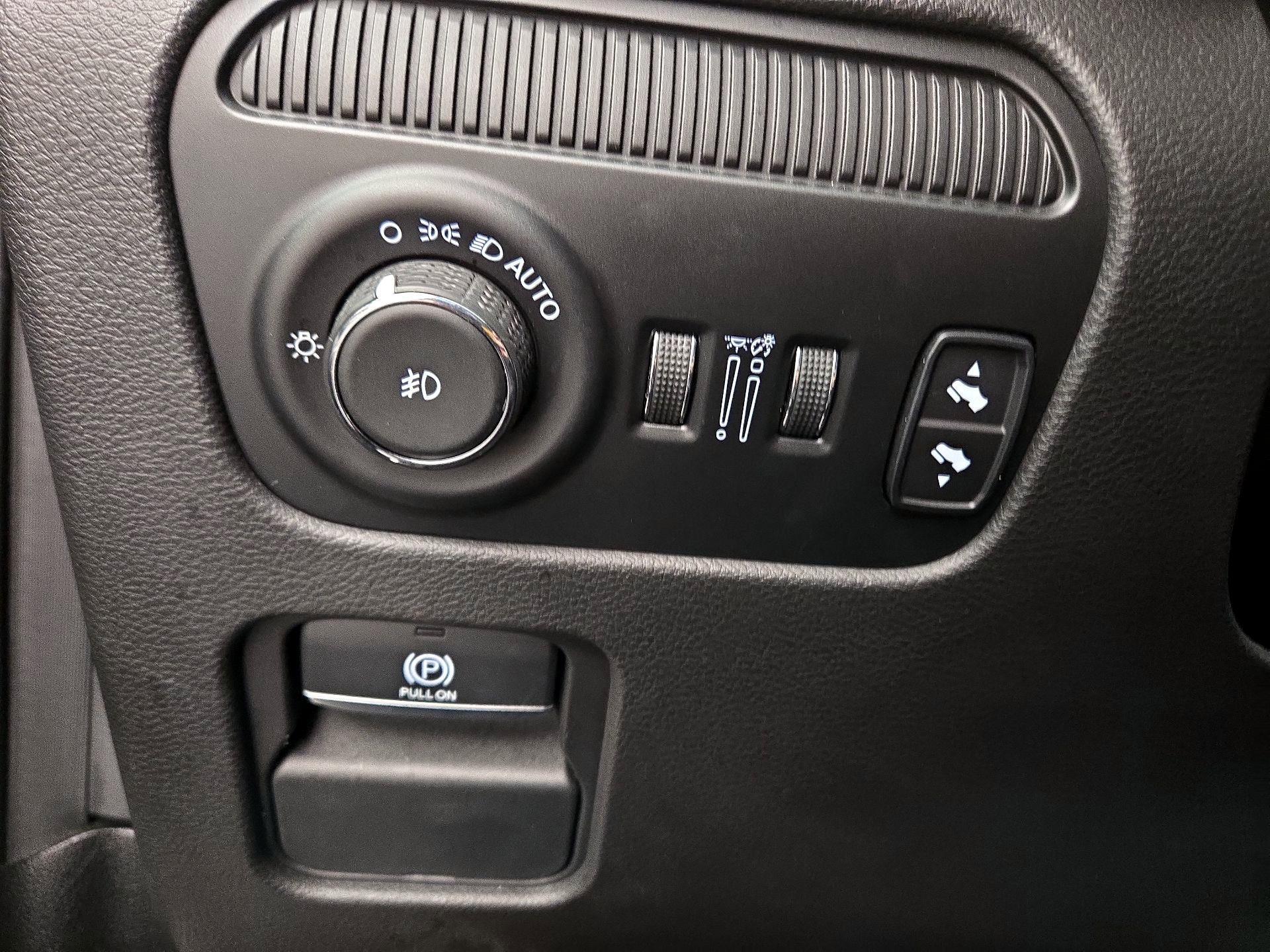 Thumbnail: 2022 Jeep Wagoneer - 13