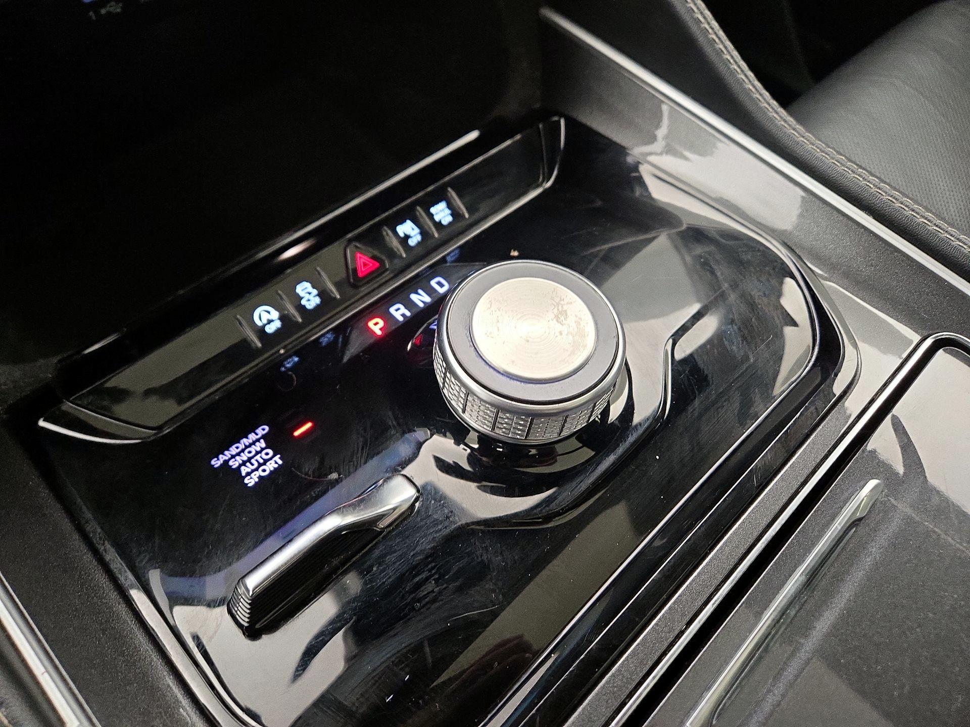 Thumbnail: 2022 Jeep Wagoneer - 18