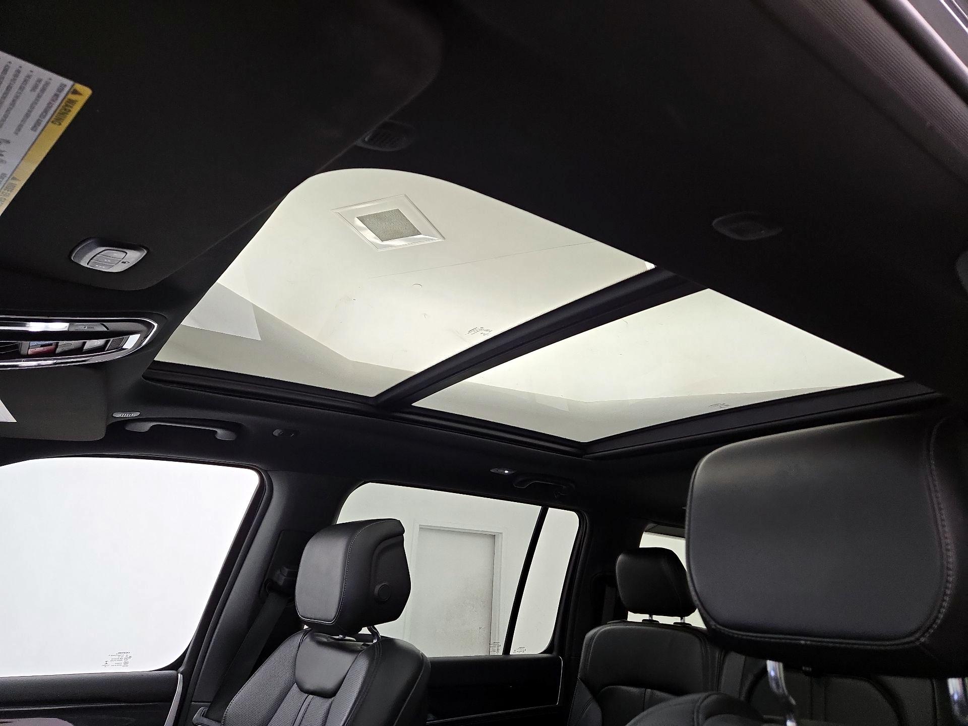 Thumbnail: 2022 Jeep Wagoneer - 20